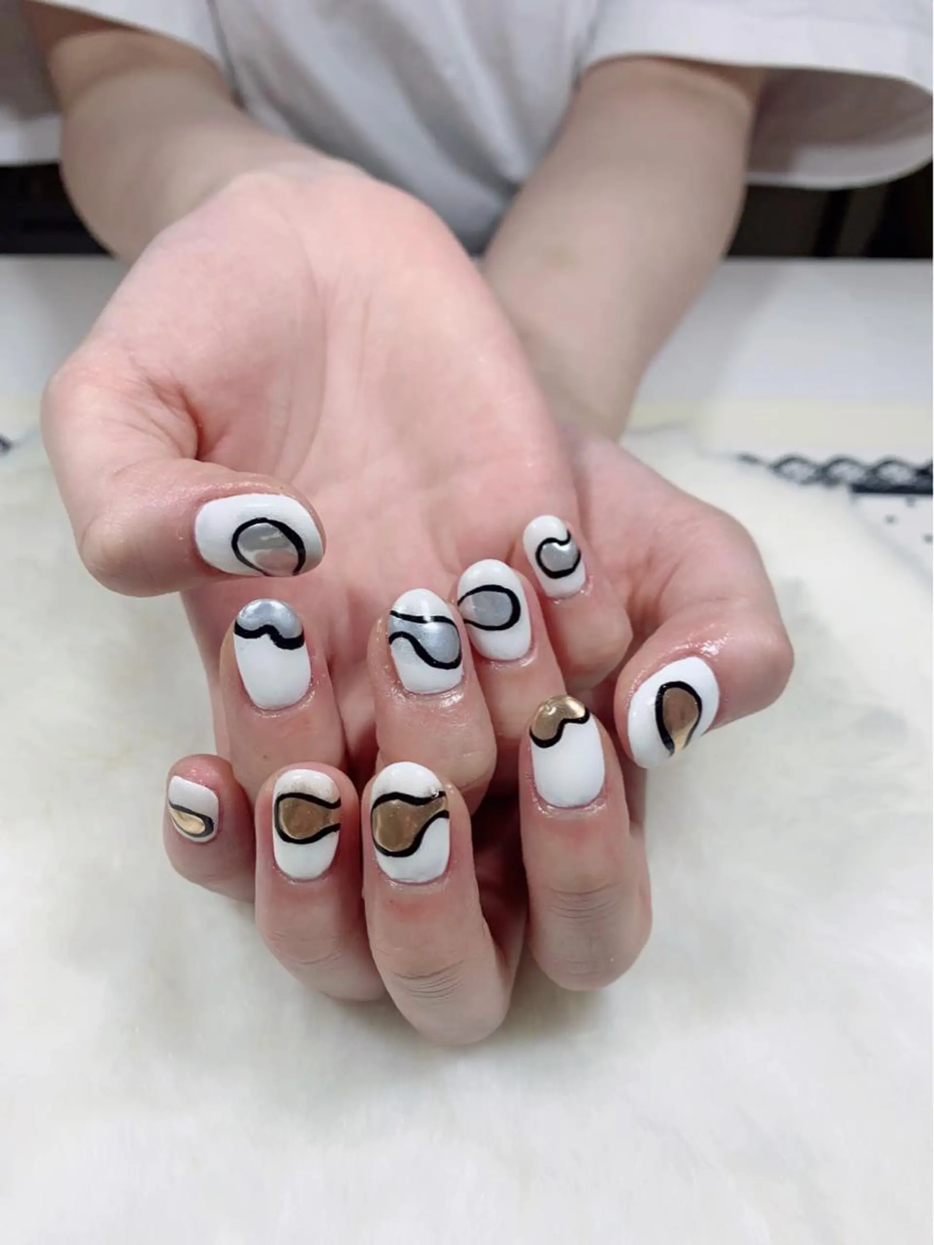 ネイル ミラーネイル ニュアンスネイル salon EMANのネイルデザイン
