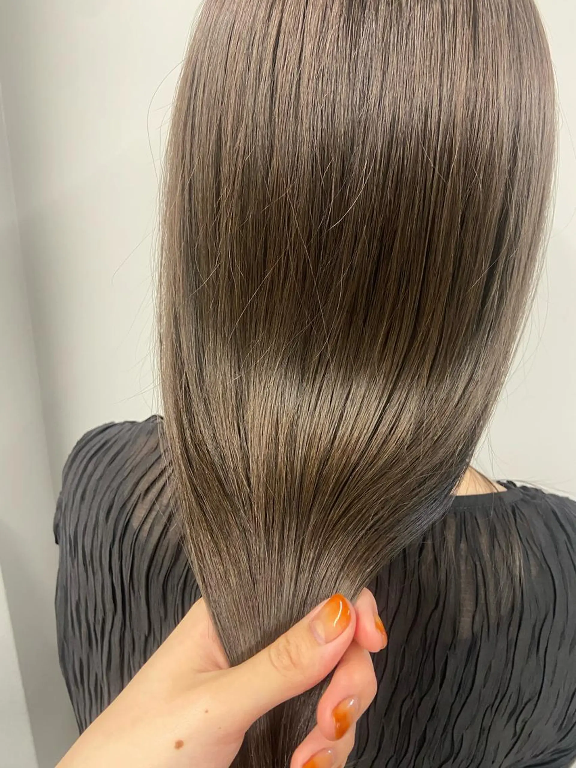 セミロング カラー natsumi / N°ariaのヘアスタイル