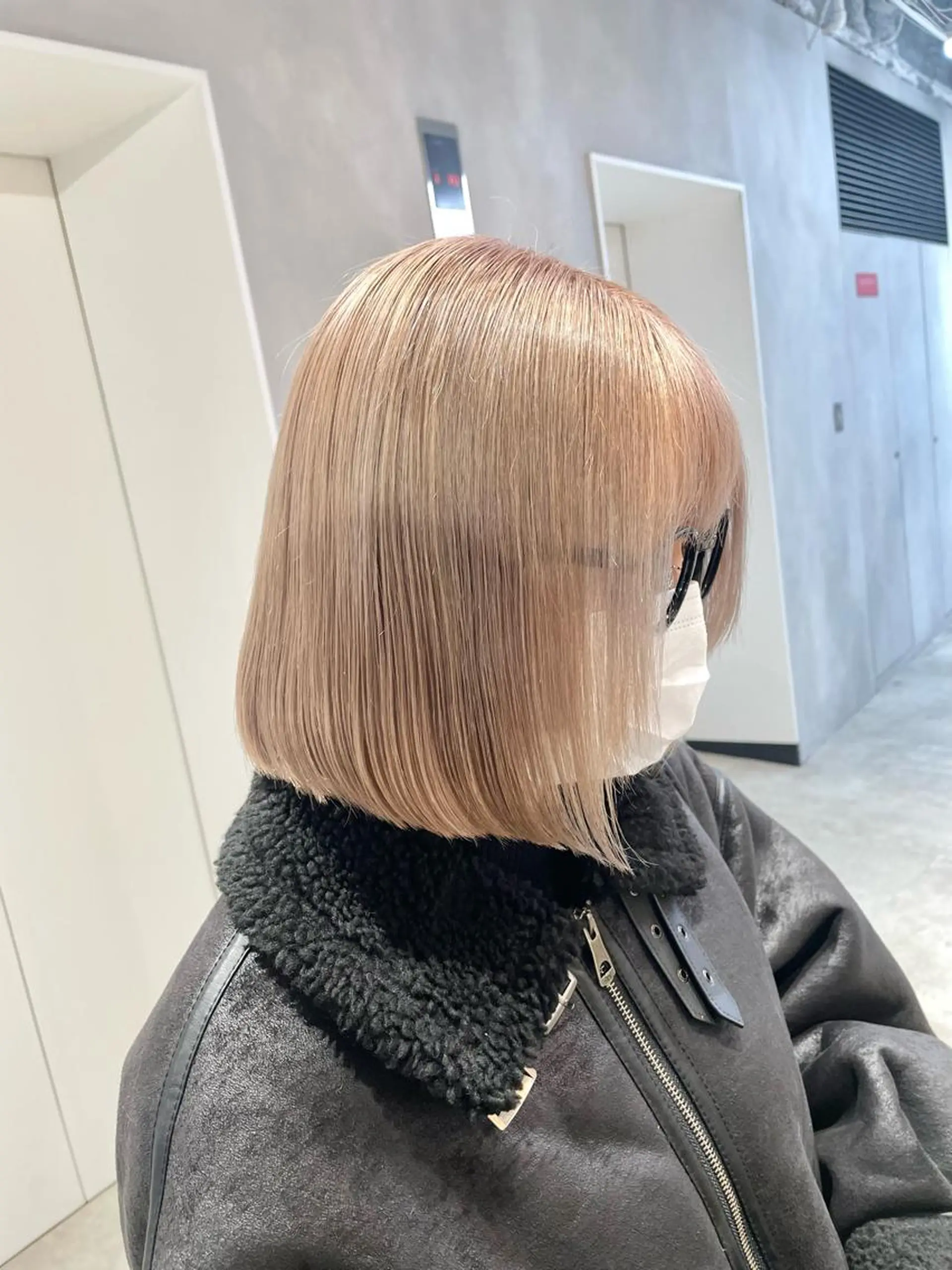 ショート カラー ベージュカラー ミルクティーベージュ meme原宿所属・ブロンド・ハイトーン ／遠藤将太のヘアスタイル