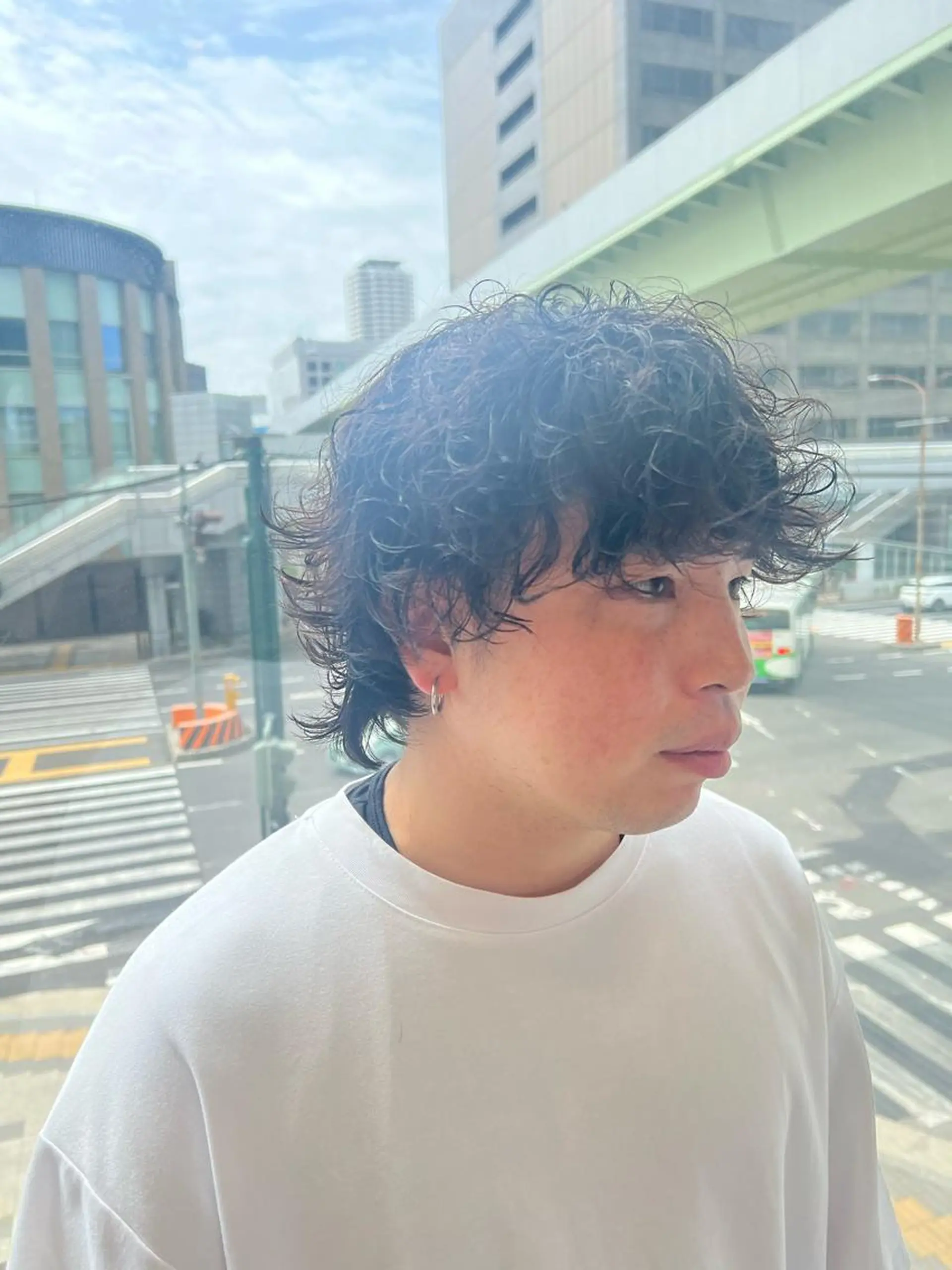 ミディアム メンズ ミディアムパーマ メンズパーマ プードルパーマ プードルパーマ Krass Kobe所属・鈴木 ルナのヘアスタイル