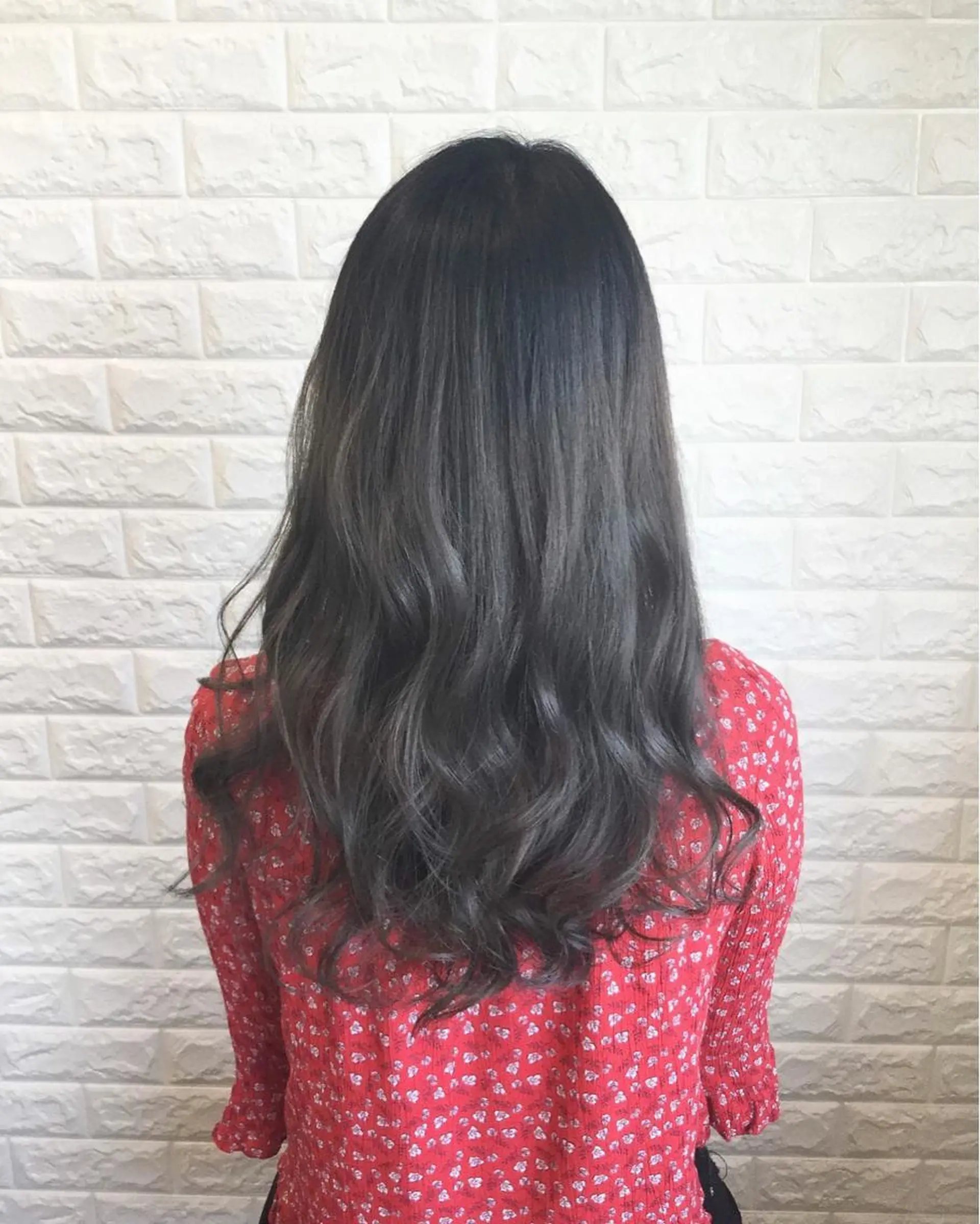 セミロング カラー ダークグレー グラデーションカラー ヘアカラー 🌿‬ ܸAir 透明感🌱西村知佳のヘアスタイル