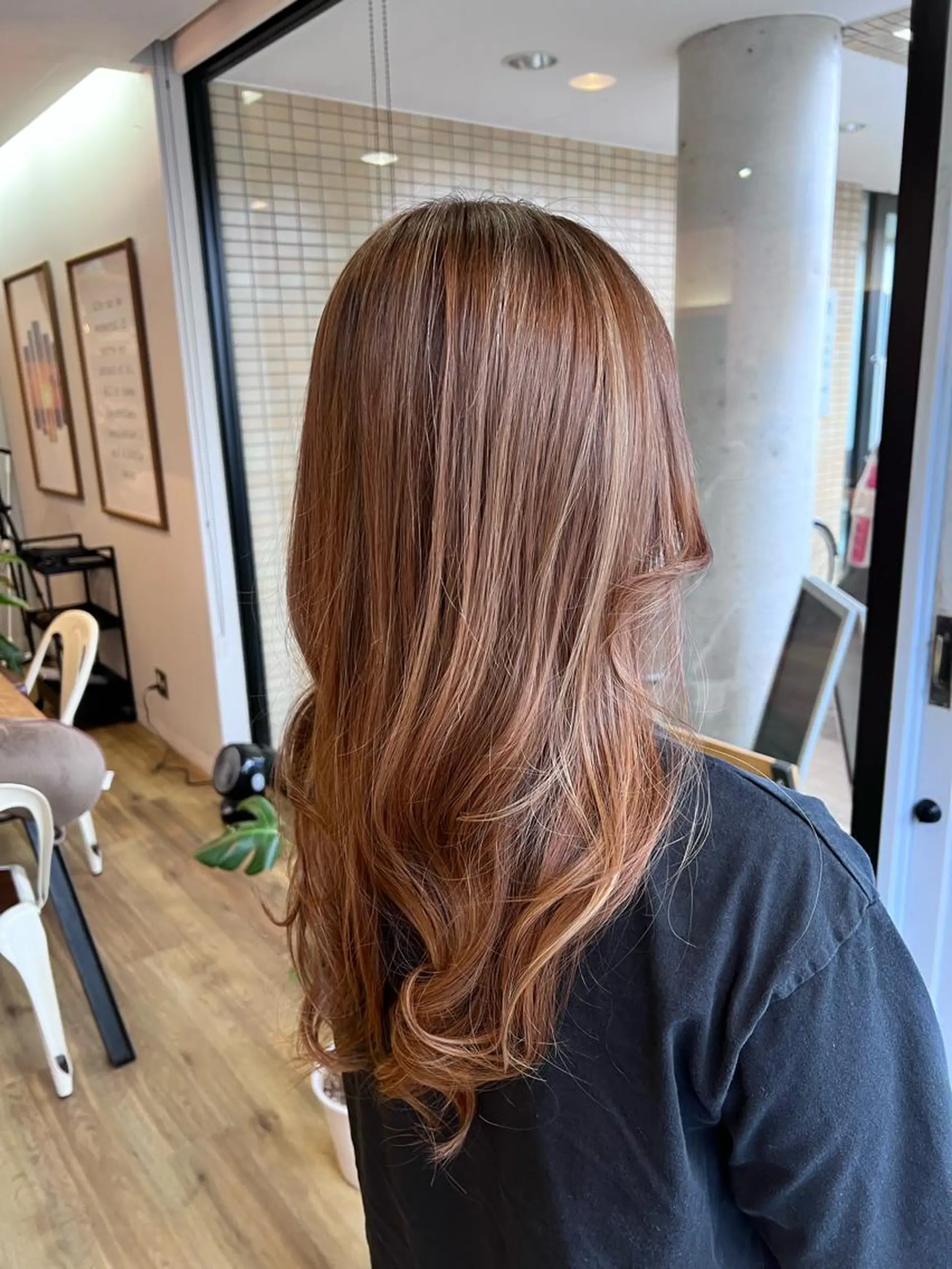 ロング カラー ベージュカラー ハイライトカラー オレンジ オレンジベージュ ハイライト ヘアカラー トリートメント ツキダテ ユイのヘアスタイル