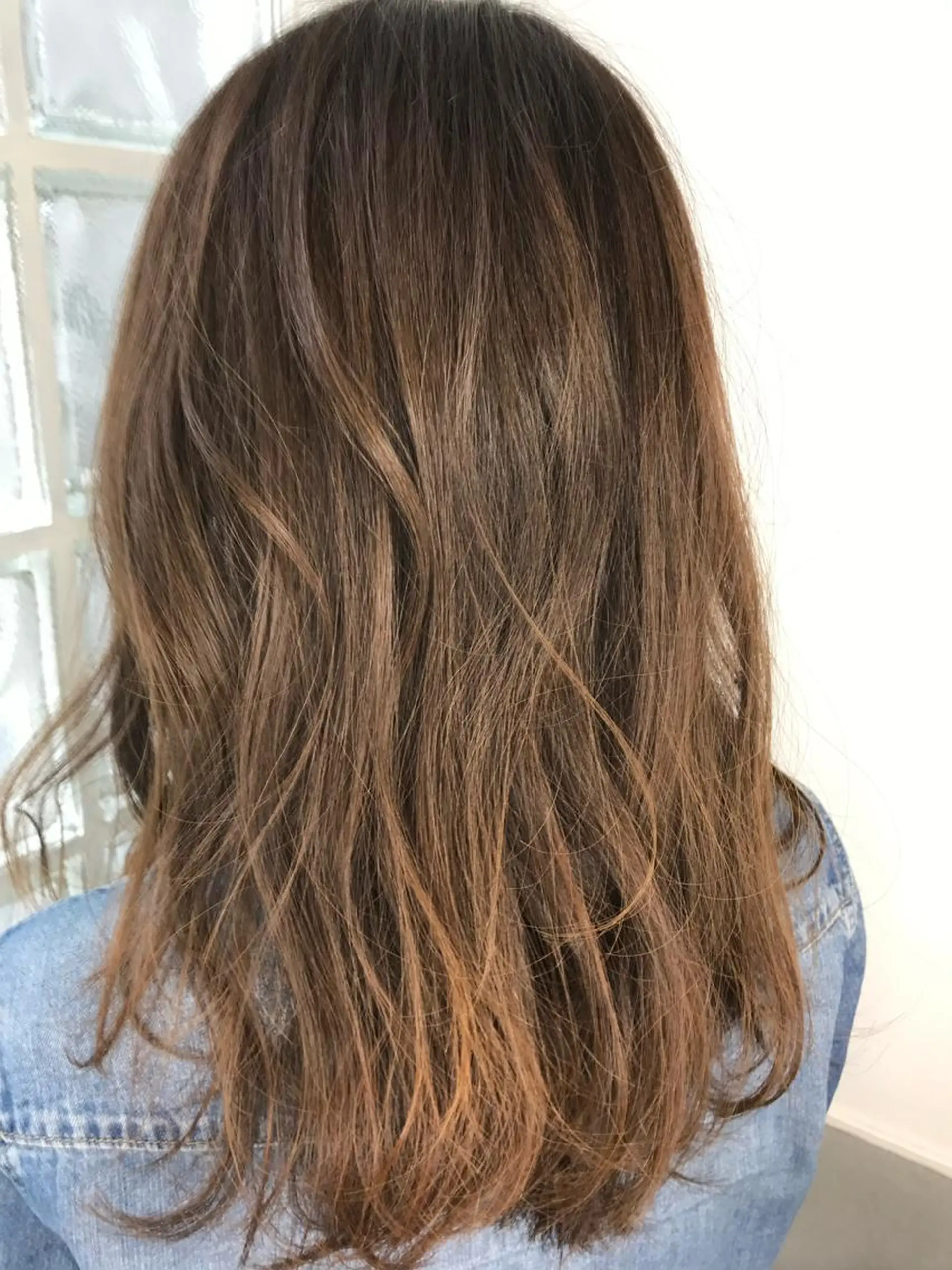 セミロング カラー 美容師歴18年 ALBA 齊藤のヘアスタイル