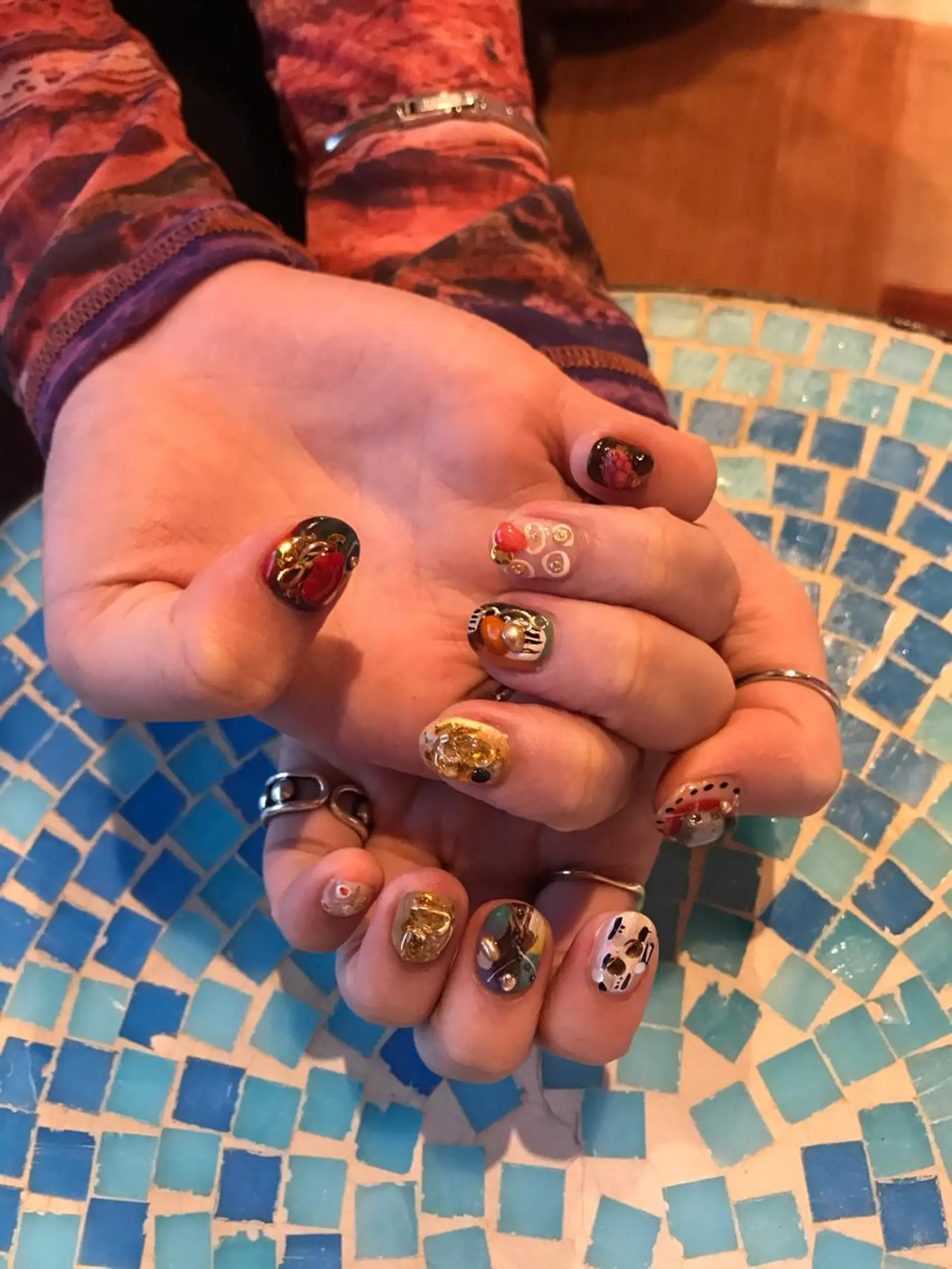 ネイル キラキラ オメメのネイルデザイン