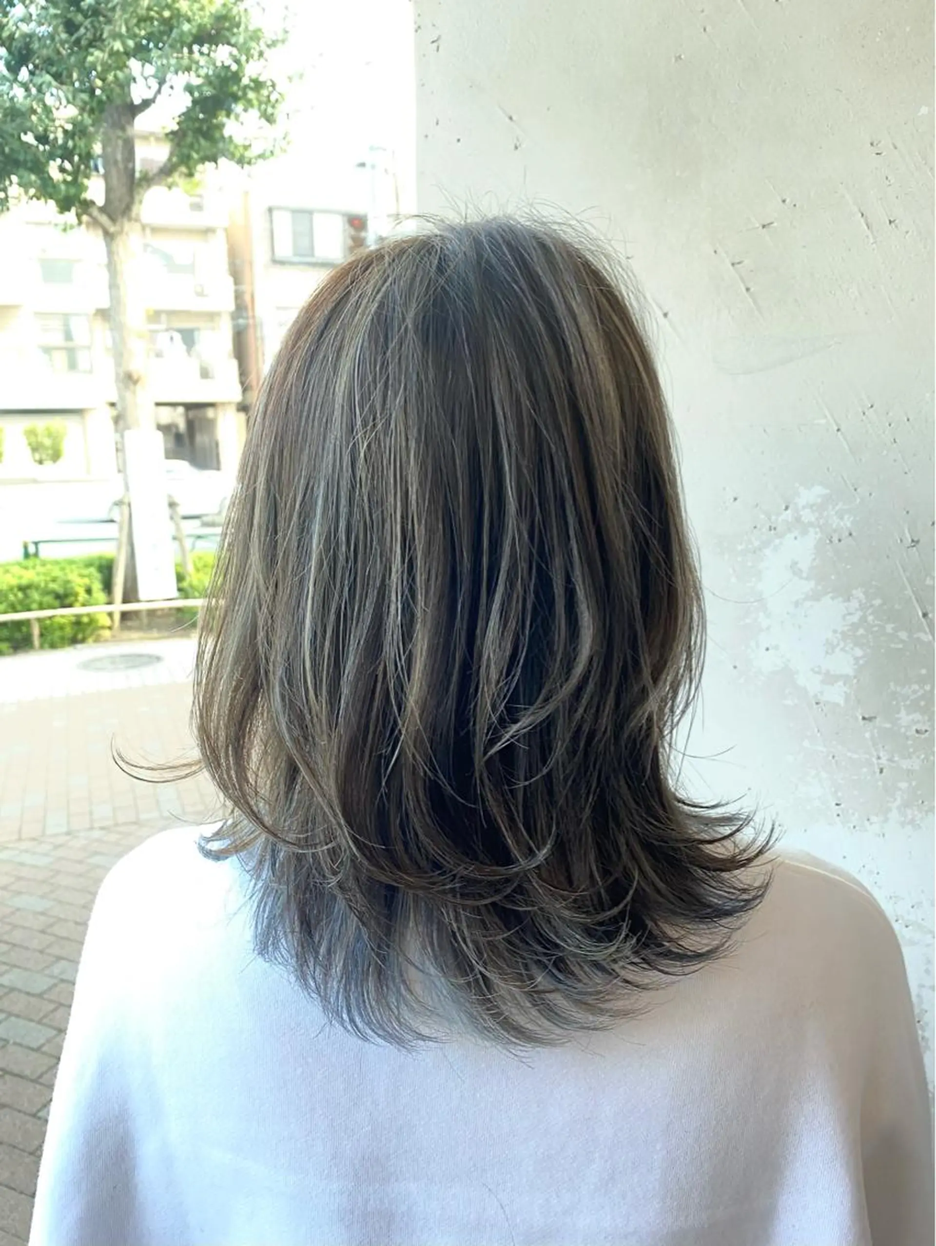 ミディアム カラー グレージュ ハイライトカラー ハイライト 森 早希絵のヘアスタイル