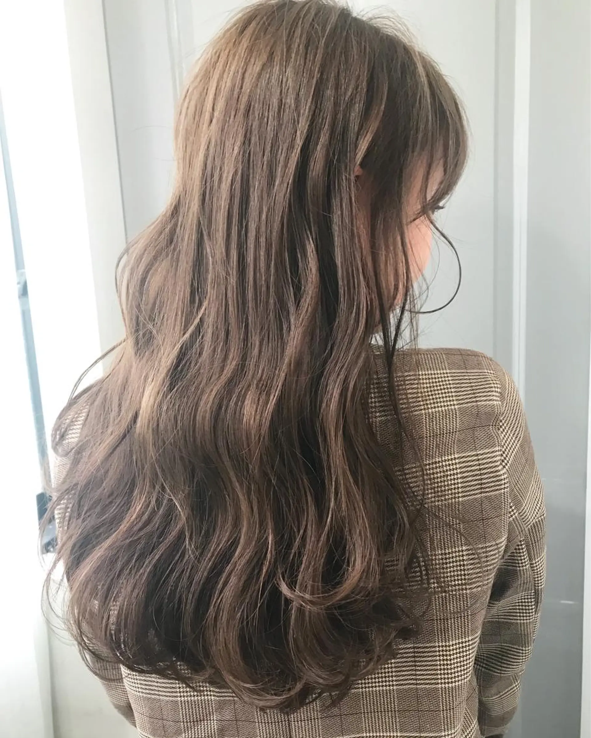 ミディアム カラー ベージュカラー ミルクティーベージュ ヘアカラー suvvy hairsalonのヘアスタイル