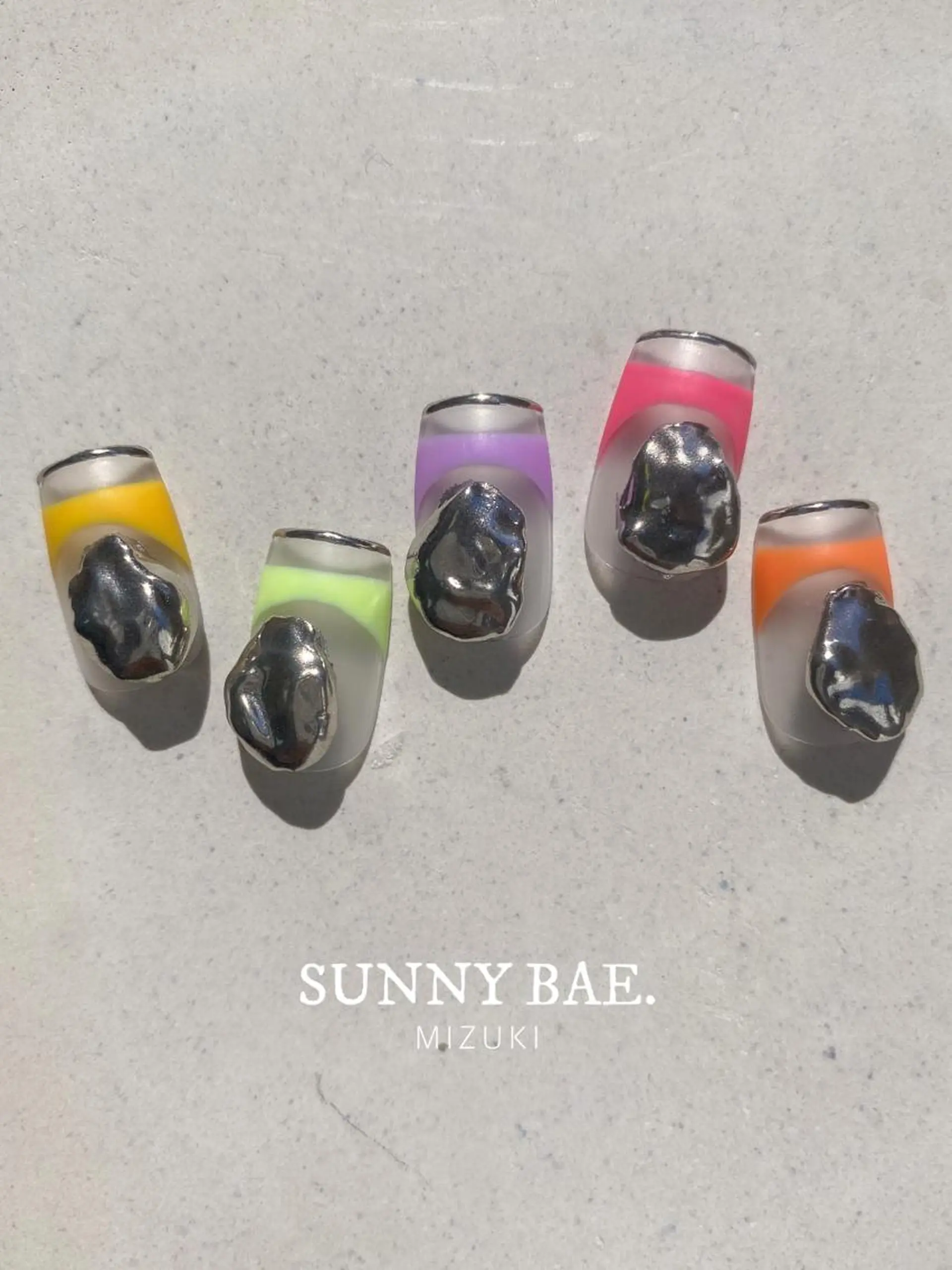 ネイル フレンチネイル ジェルネイル ミラーネイル シルバー ハンドネイル SUNNY BAE. 🌼MIZUKIのネイルデザイン