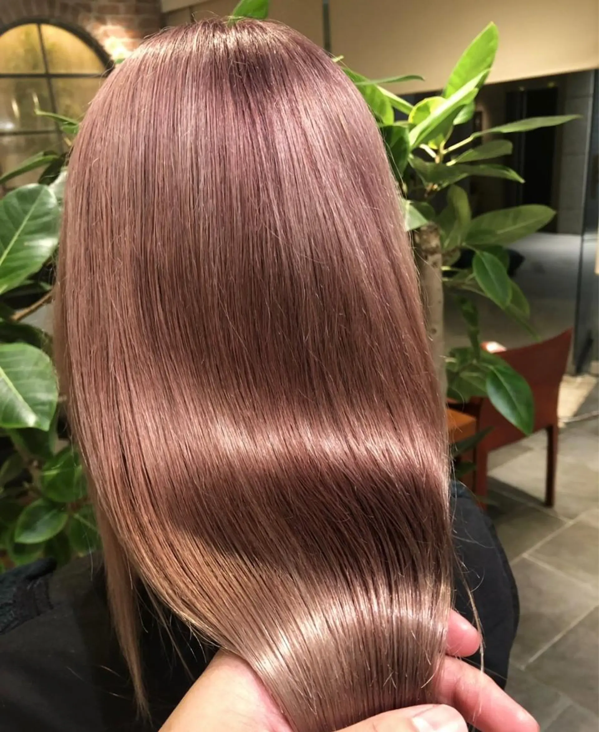 ロング カラー ベージュカラー ピンクカラー ピンクベージュ ハイトーンカラー/ ダブルカラー/EMIのヘアスタイル