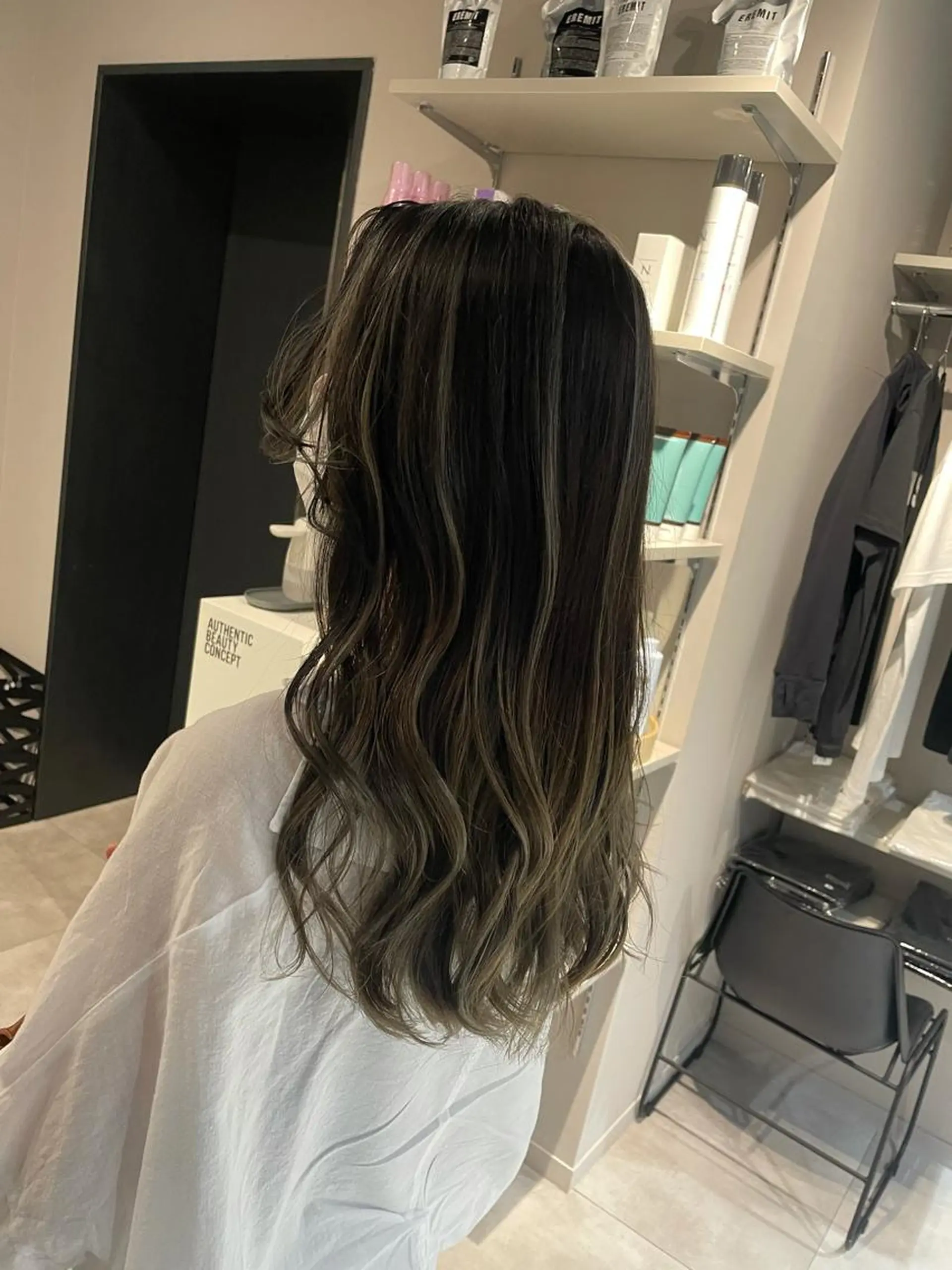 ミディアム カラー バレイヤージュ レイヤーカット ヘアカラー トリートメント ブリーチ👩‍🦳/ ‪✂︎MANAMIのヘアスタイル