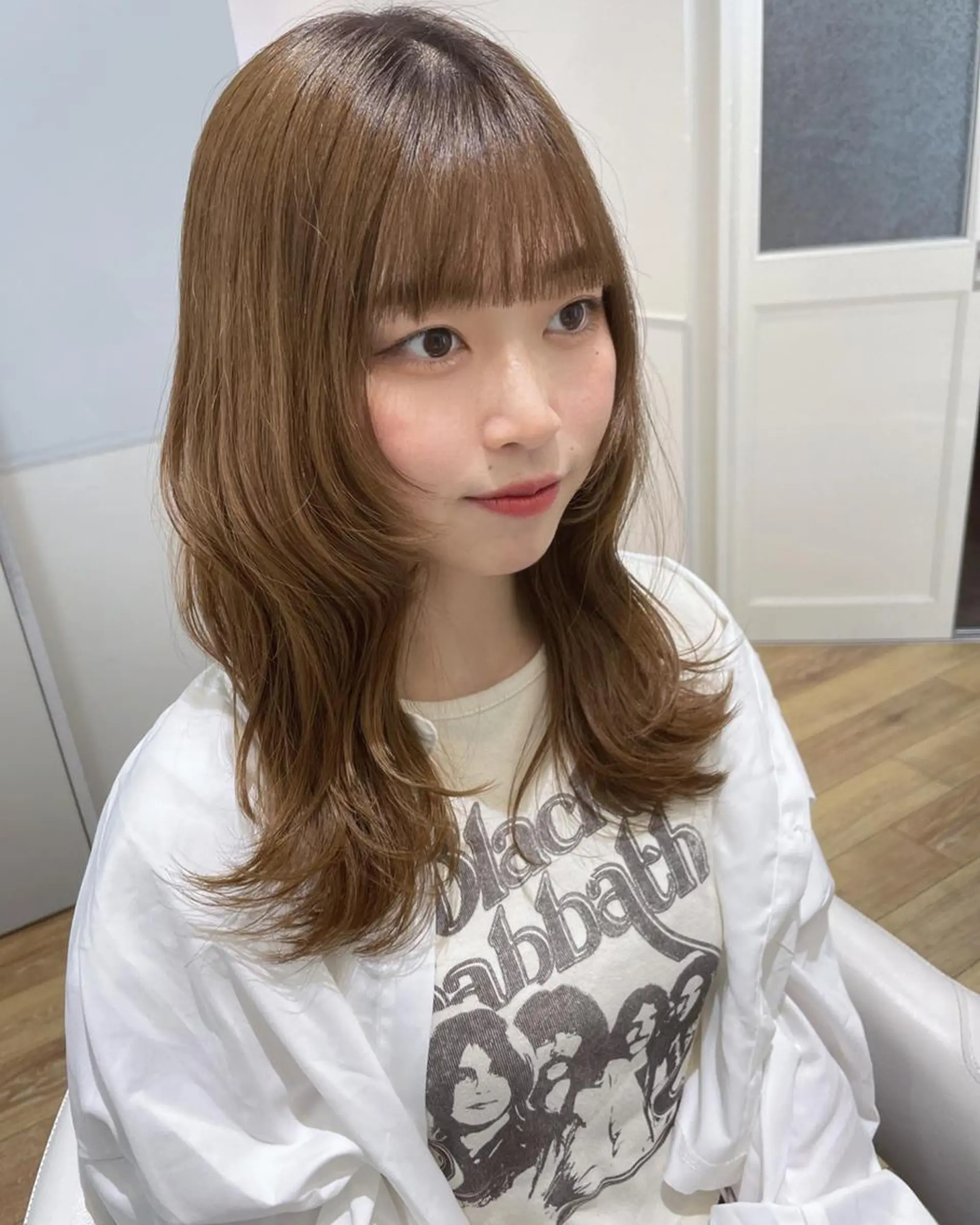 ミディアム カラー パーマ ヘアアレンジ メンズ キッズ ネイル マツエク・マツパ 髪質改善 カット ヘアカラー トリートメント 🫧垢抜けヘア🫧 SHIORIのヘアスタイル