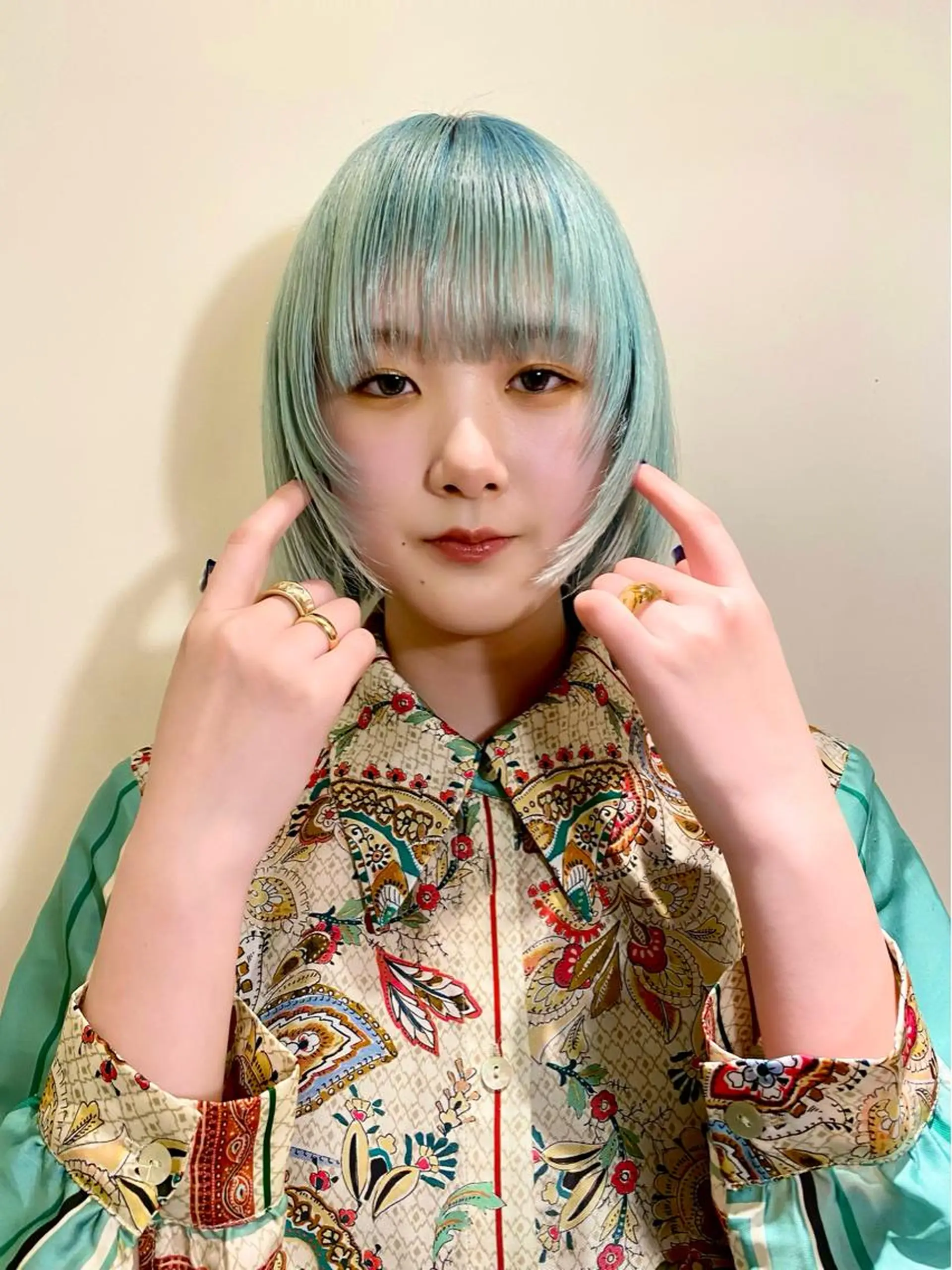 ショート カラー ハイトーンカラー 顔まわりレイヤー 顔周りカット レイヤーカット 🫶🏻桃果🫶🏿 只今休職中のヘアスタイル