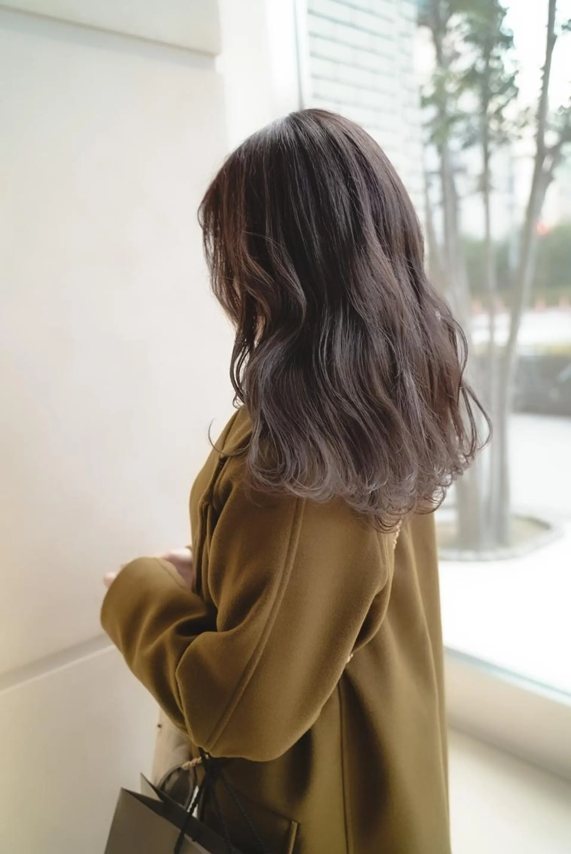 ミディアム カット ヘアカラー トリートメント ヘアセット ハルカ/透け感カラー /顔周りレイヤーのヘアスタイル