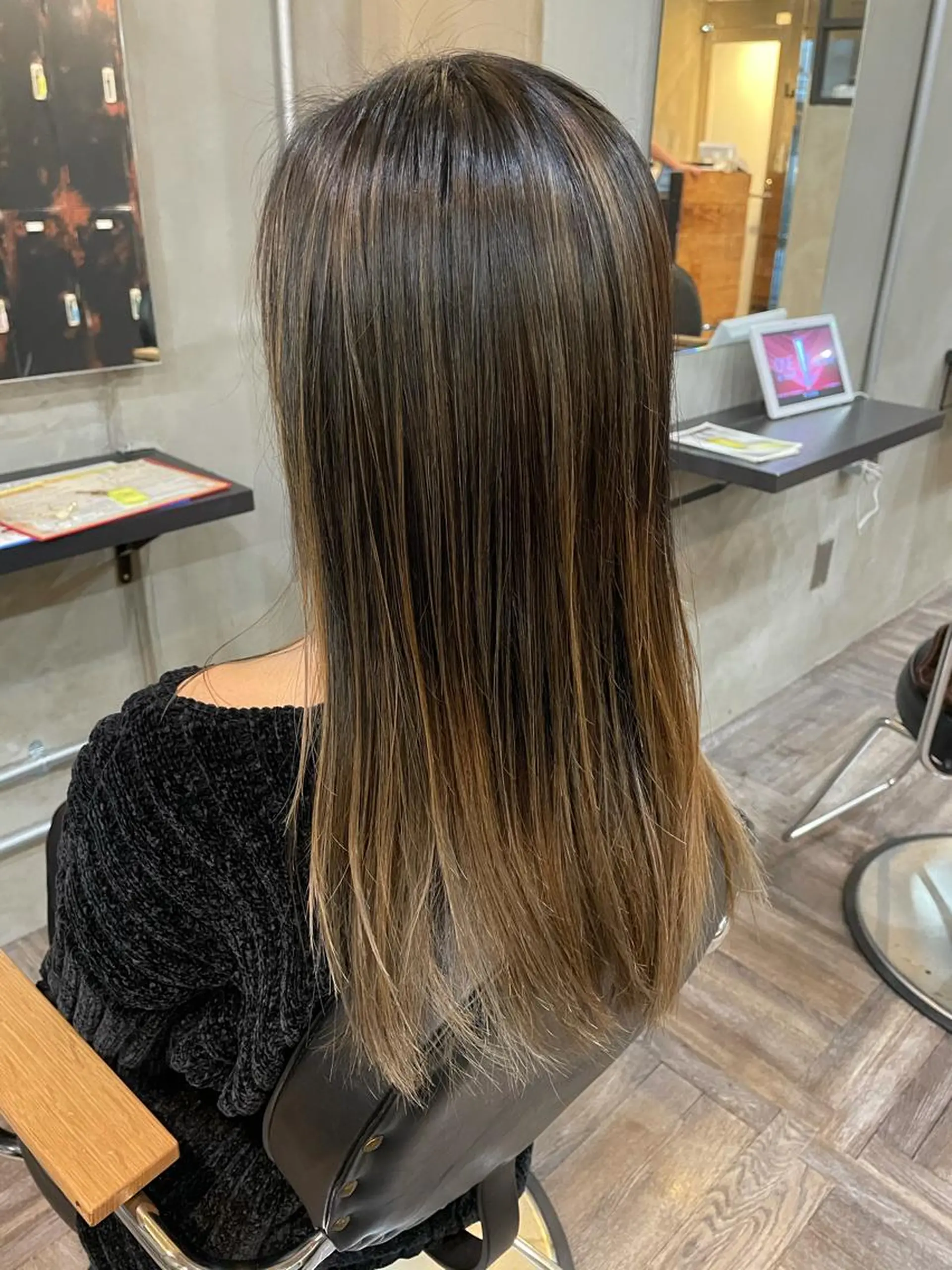 ロング カラー バレイヤージュ レイヤーカット カット ヘアカラー トリートメント La fith 店長 城谷颯人のヘアスタイル