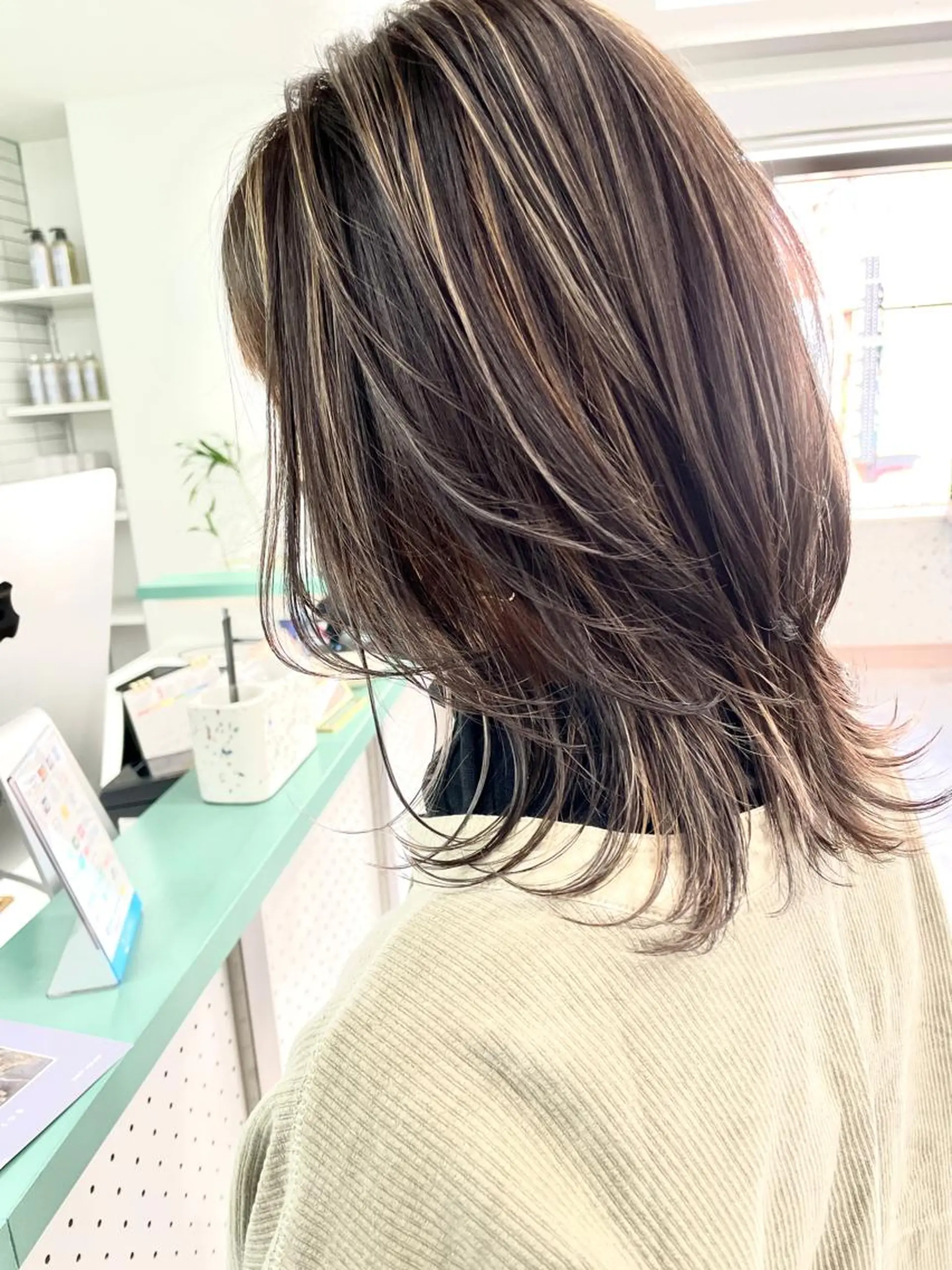 ミディアム カラー ハイライトカラー ハイライト レイヤーカット ウルフカット ウルフレイヤー カット ヘアカラー トリートメント 💚透明感カラー💚 ♻️本間♻️のヘアスタイル