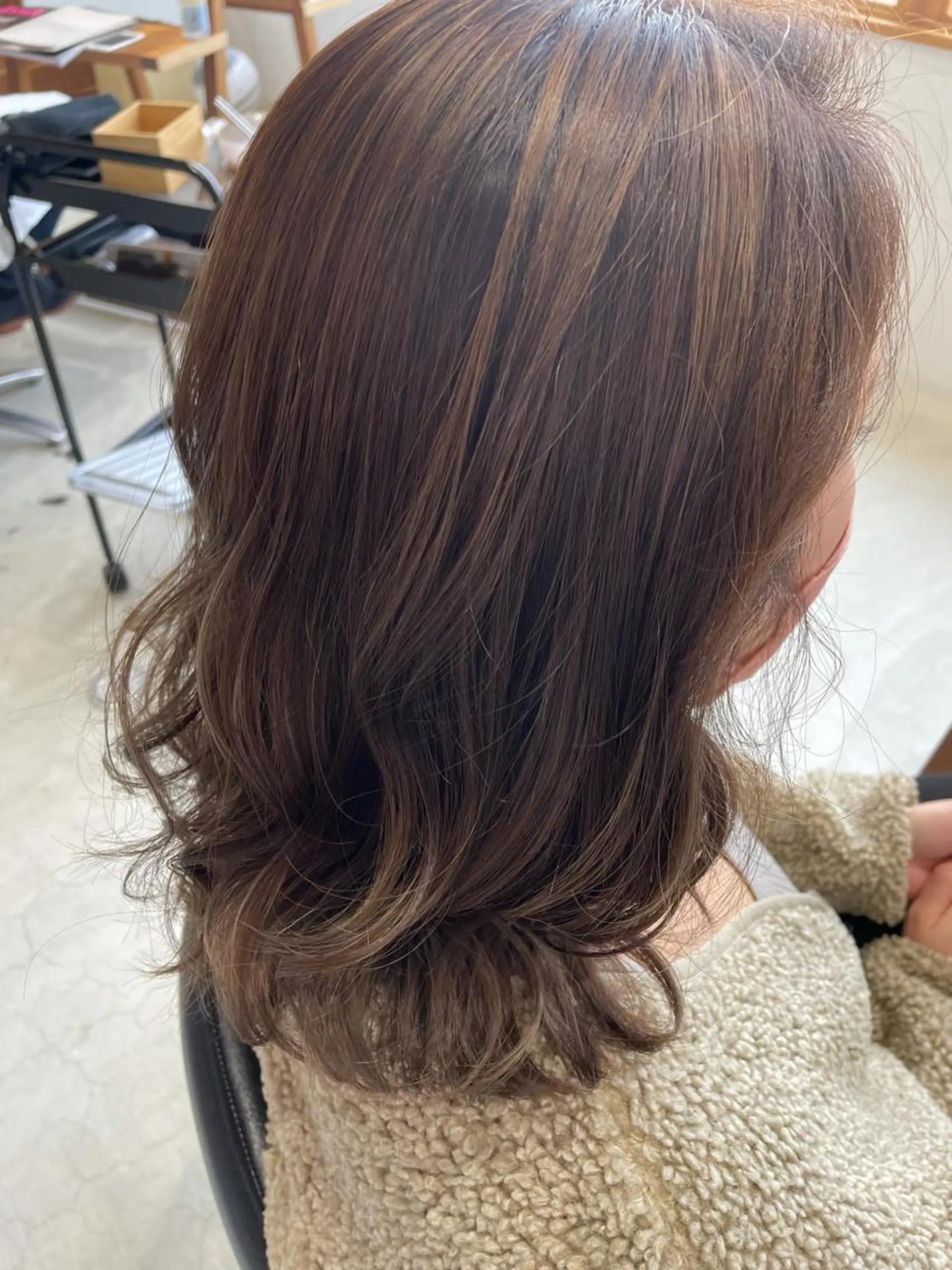 ミディアム カラー ベージュカラー ハイライトカラー ハイライト ヘアカラー トリートメント SOU所属・ふるかわ れなのヘアスタイル
