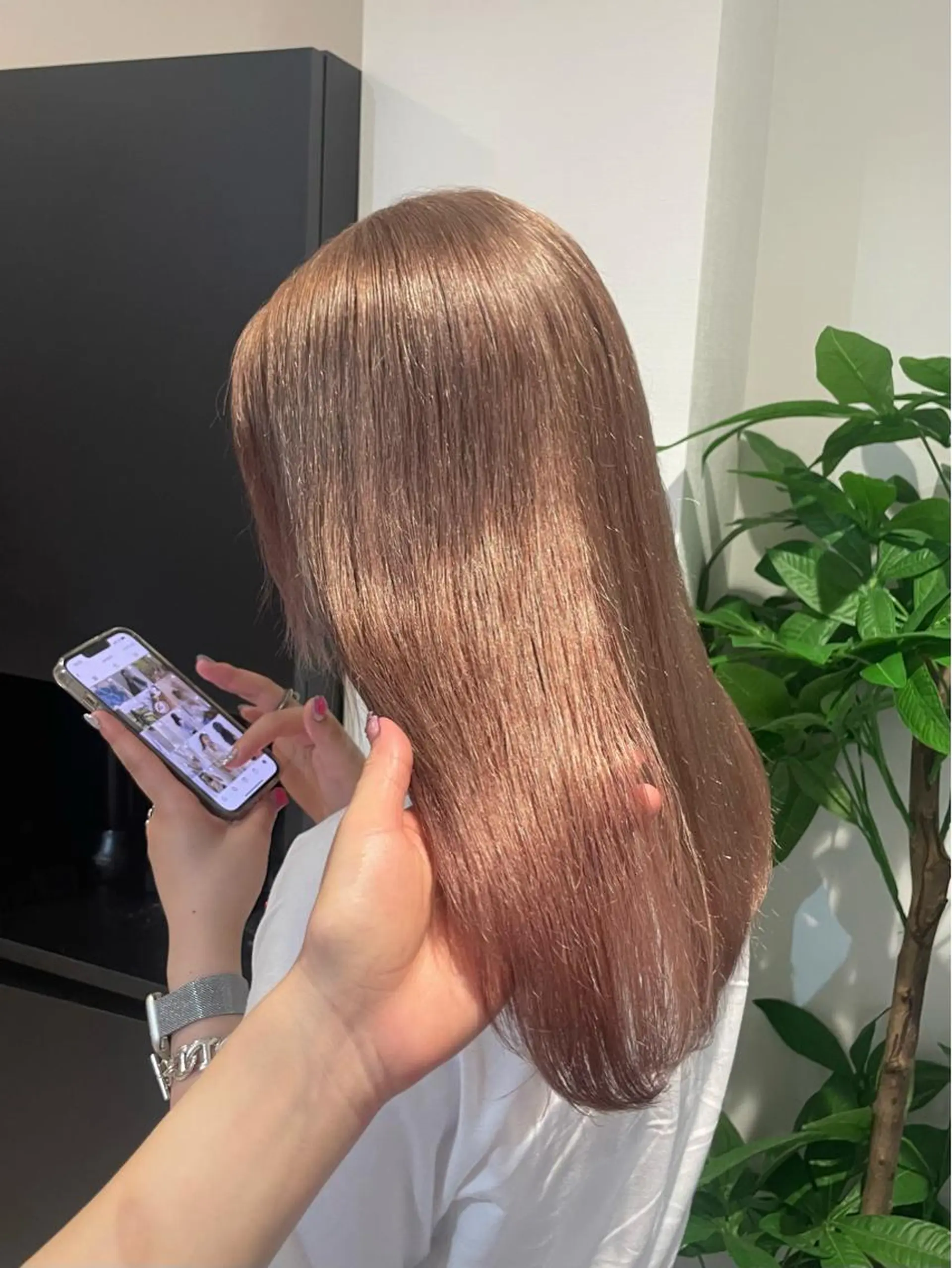 セミロング 艶髪カラー✨ misaki .のヘアスタイル
