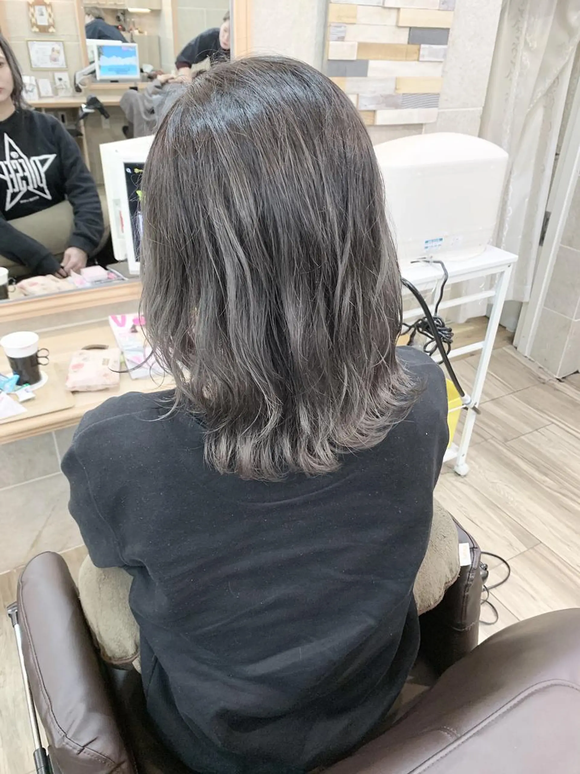 ミディアム カラー アディクシーカラー ダークグレー ダークグレージュ グレージュ 平尾 拓也のヘアスタイル
