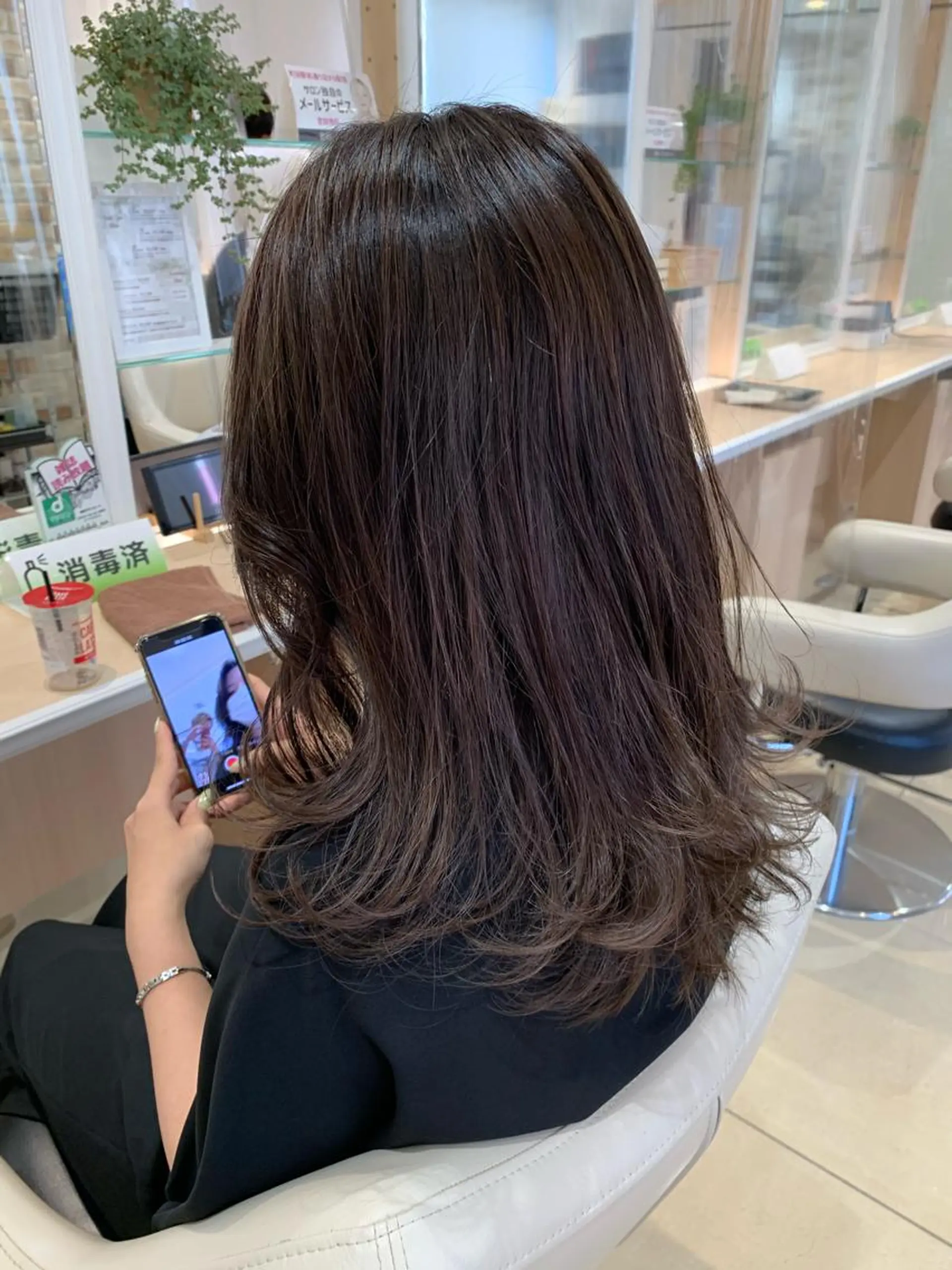 ミディアム カラー グレージュ IwAsh中山所属・✂︎中山ブリーチ・ パーマ✂︎露木智也のヘアスタイル