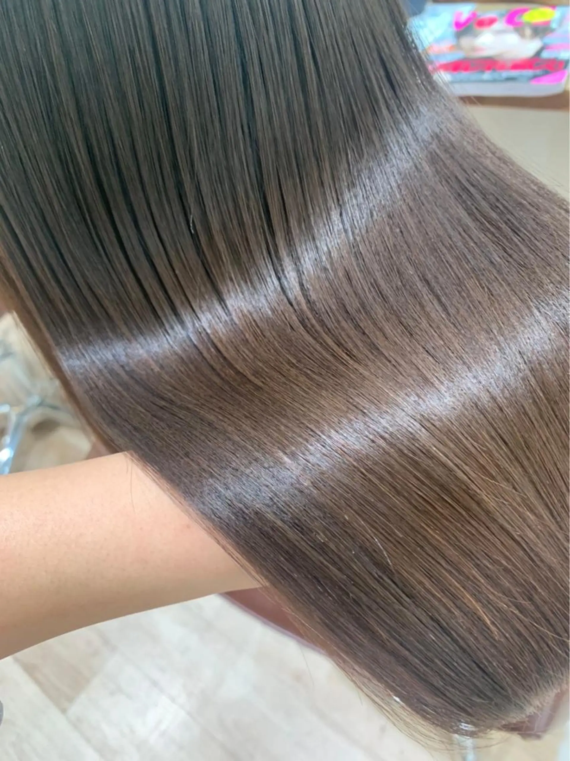 ミディアム カラー ﾎｯﾄﾍﾟｯﾊﾟｰ に移行中【かな】のヘアスタイル