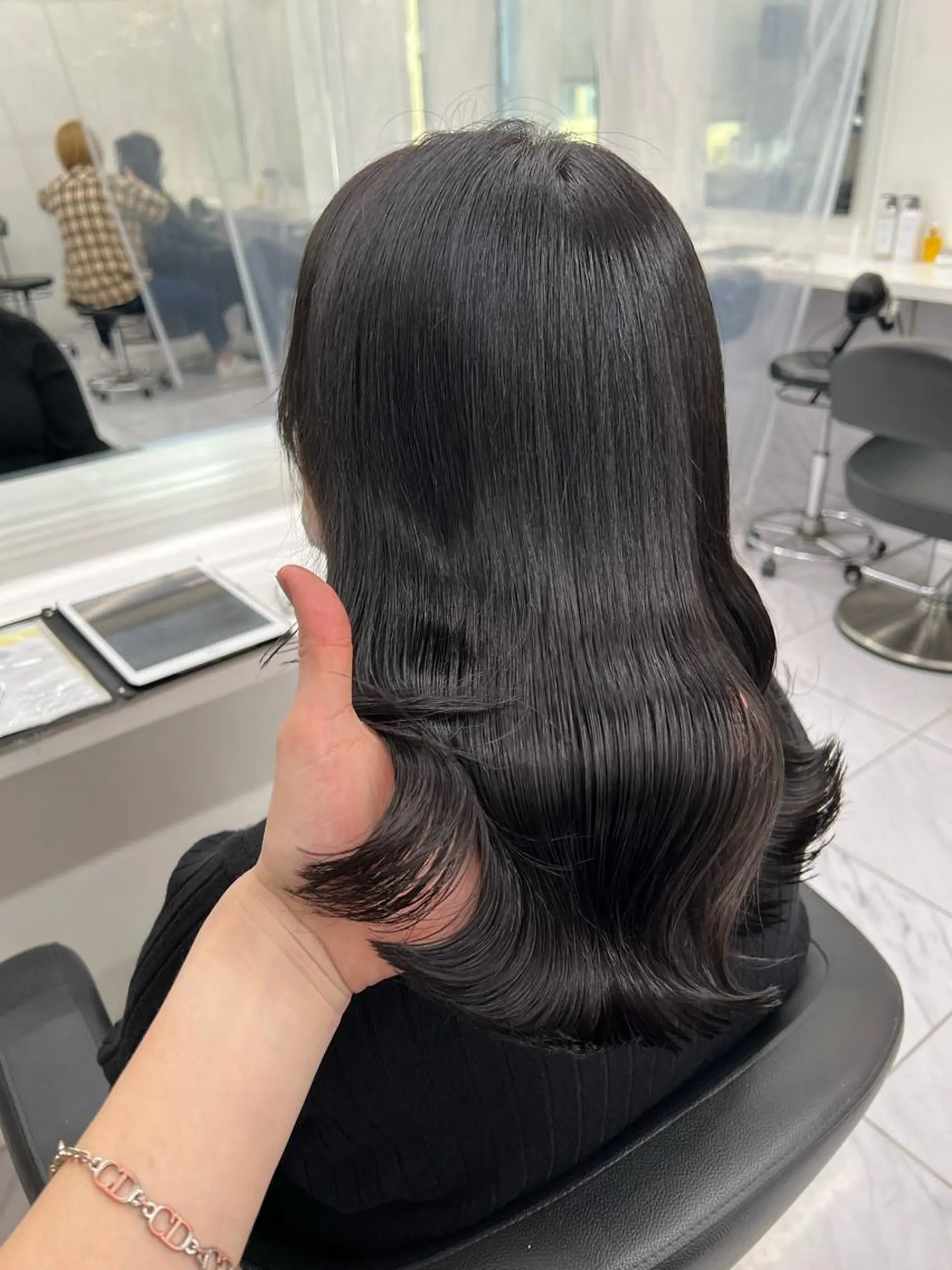 セミロング パーマ ヘアアレンジ メンズ マツエク・マツパ カット ヘアカラー トリートメント ヘッドスパ ヘアセット 韓国風ベージュ🤎 赤みなし🌿横浜🤎のヘアスタイル