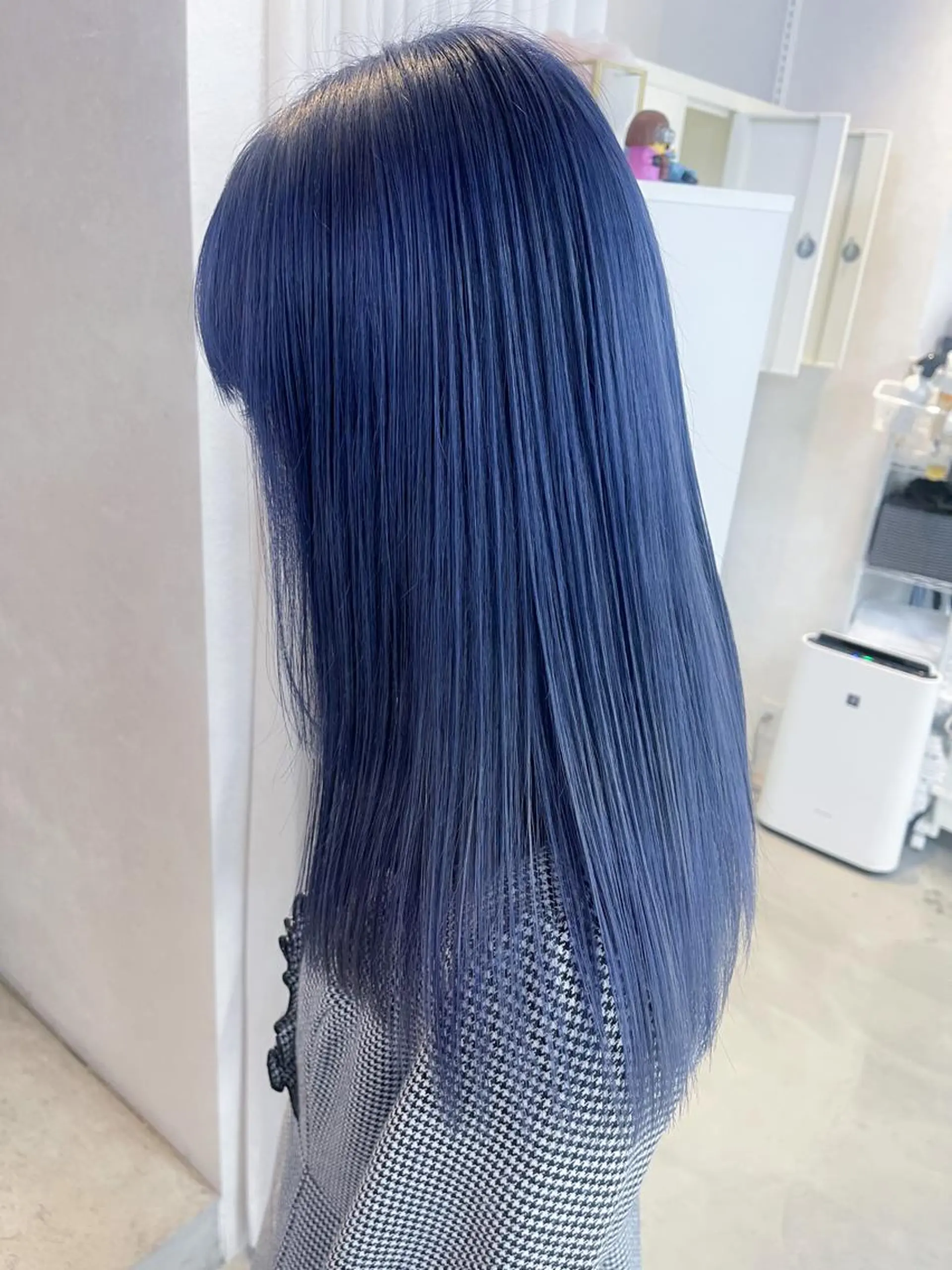 セミロング カラー ブリーチ ブルーカラー エドルカラー イルミナカラー カット ヘアカラー BOX mico.のヘアスタイル