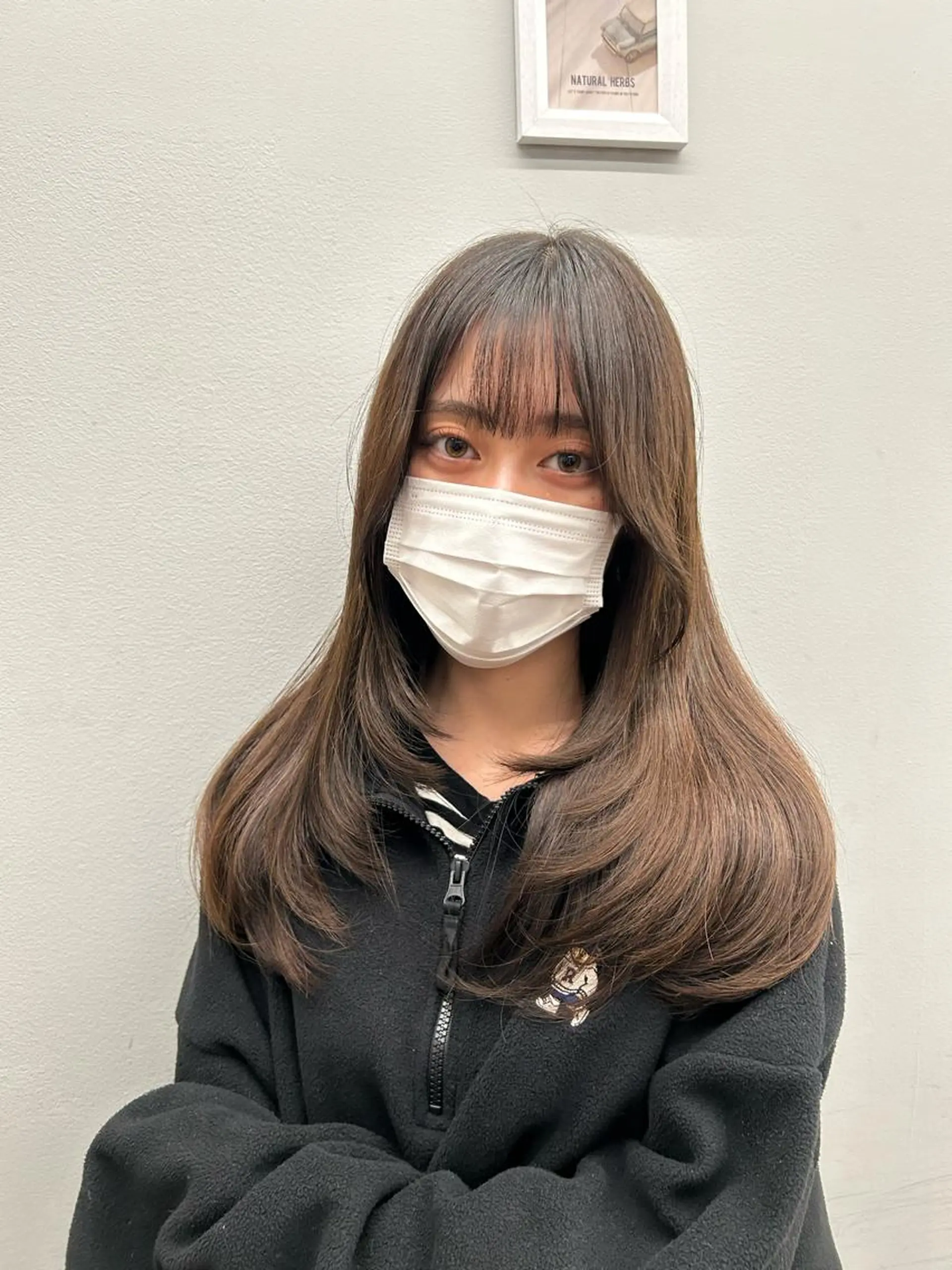 セミロング 韓国ネイル🤍 イワサキ　リコ🍒のヘアスタイル