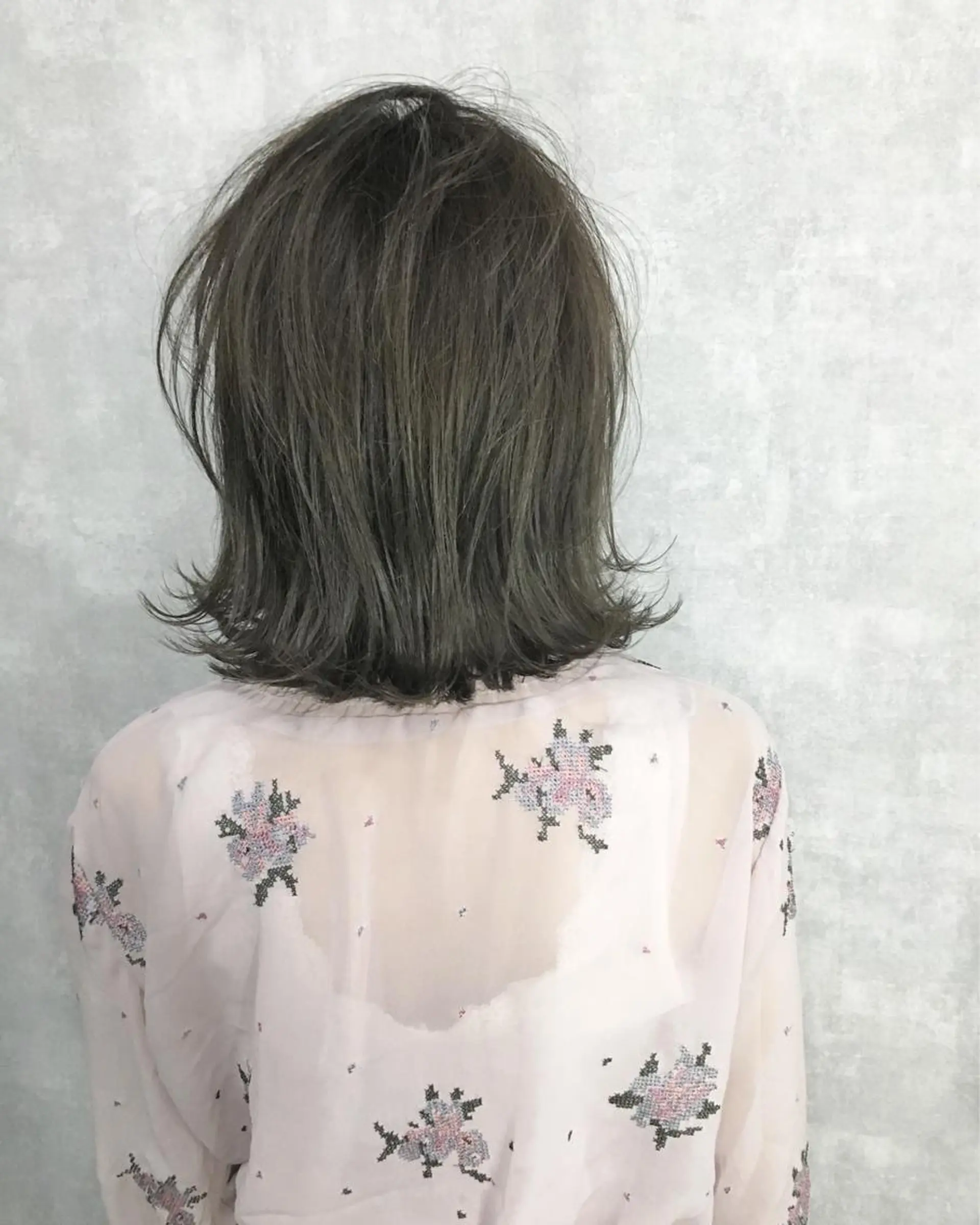 ショート カラー オリーブグレー レイヤーカット BLend 渋谷のヘアスタイル