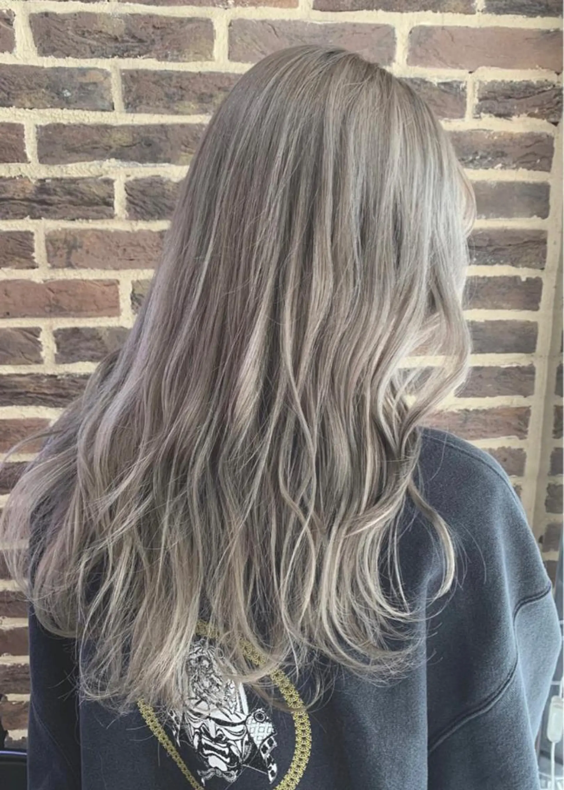 ロング カラー ブリーチ ケアブリーチ 透明感カラー ハイトーンカラー シルバー 酸性ストレート 🤍🎀honokaのヘアスタイル
