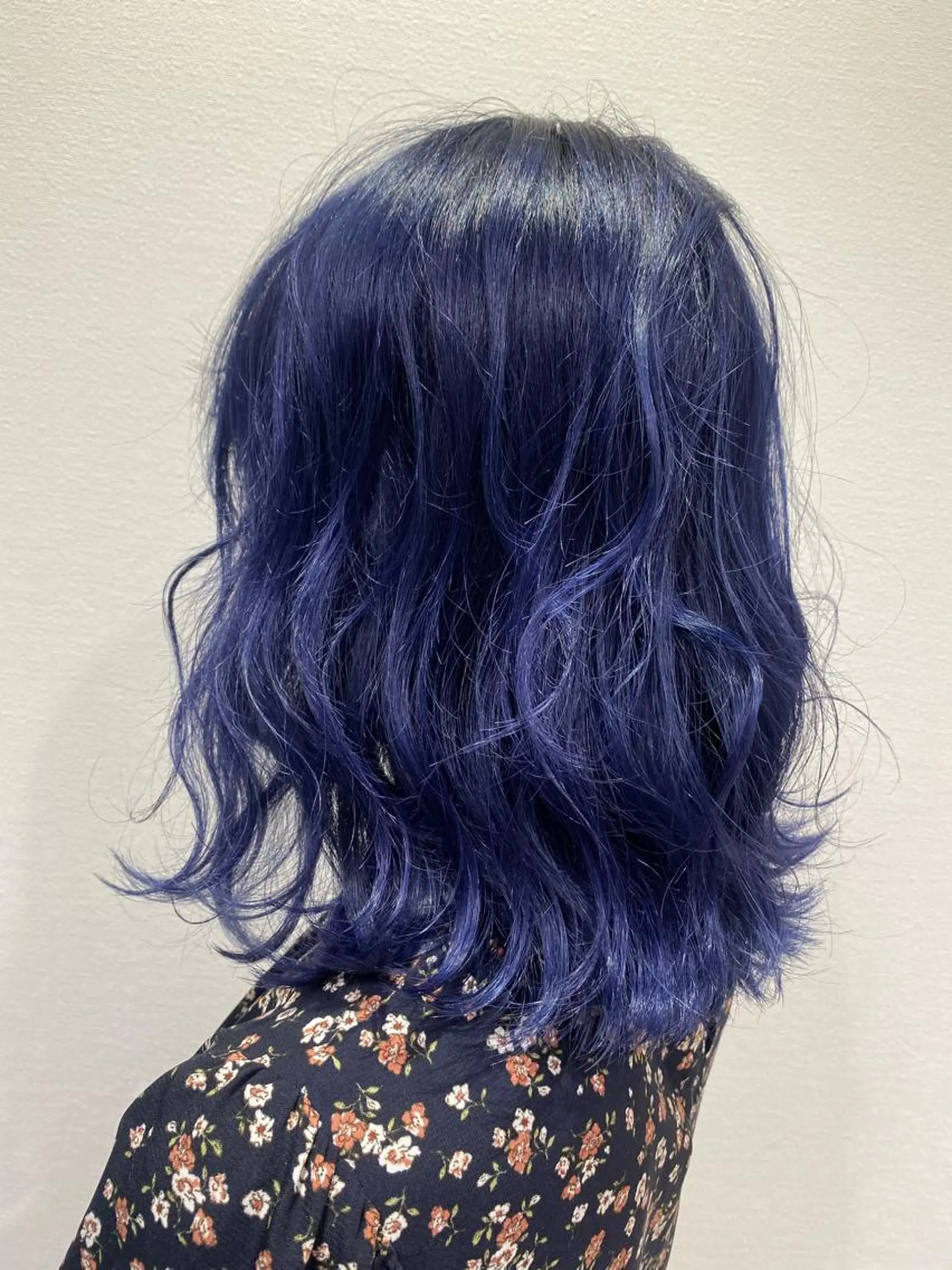 ミディアム カラー ブルーカラー ネイビーカラー ヘアカラー トリートメント 💎大人ハイライト 💎上杉一也💎のヘアスタイル
