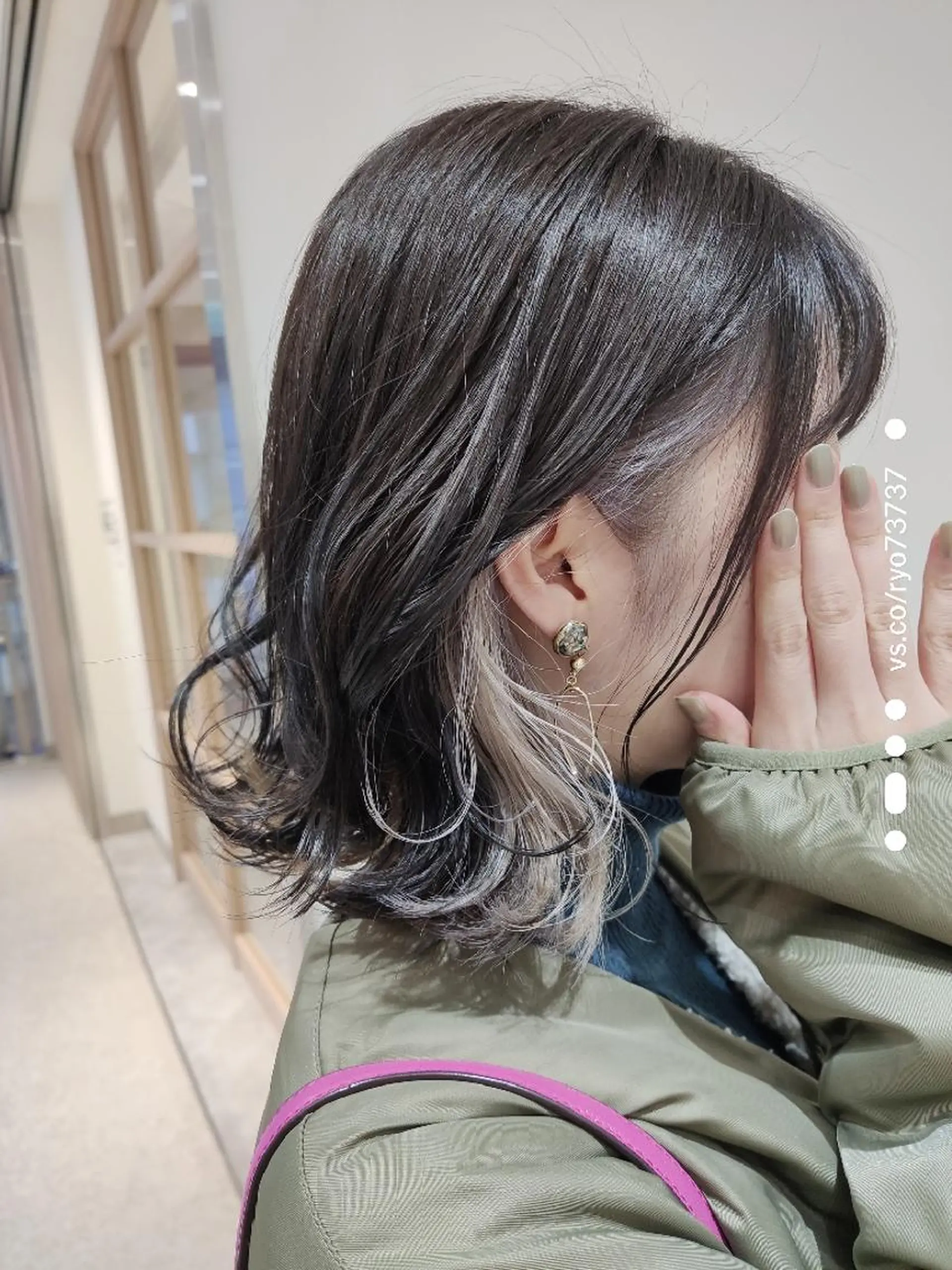 ミディアム カラー アッシュ ダークアッシュ インナーカラー シルバー 伊藤 瞭のヘアスタイル