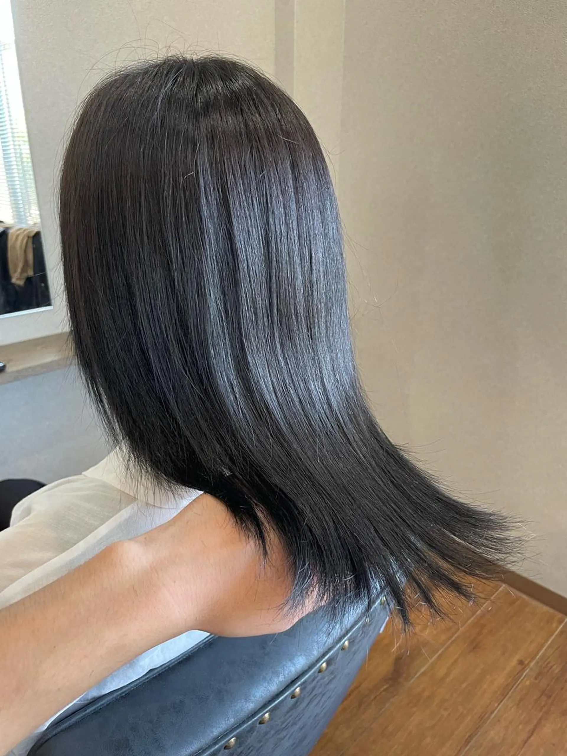 セミロング カラー 黒髪 ブルーカラー ブルーブラック トリートメント ヘアカラー トリートメント clocca所属・鵜飼 真伍のヘアスタイル