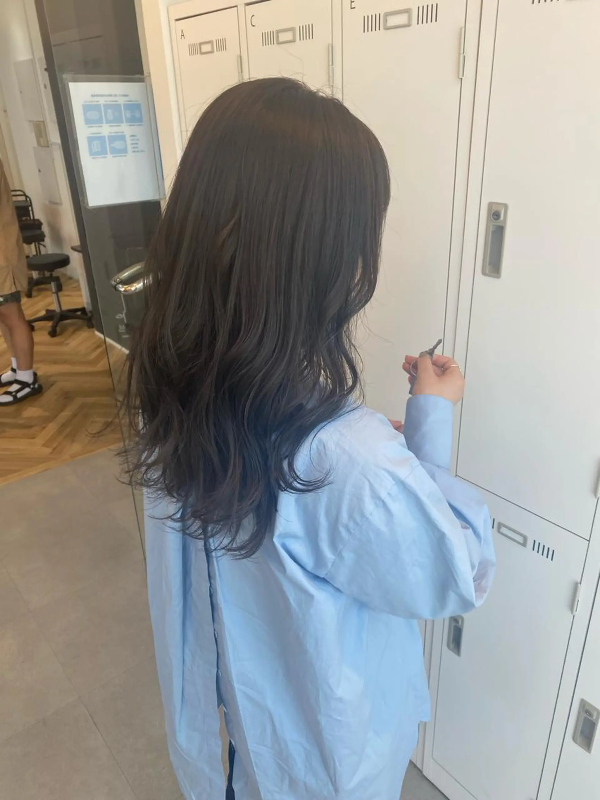 セミロング カラー ブルーカラー ブルージュ カット ヘアカラー YUNA ユウナのヘアスタイル