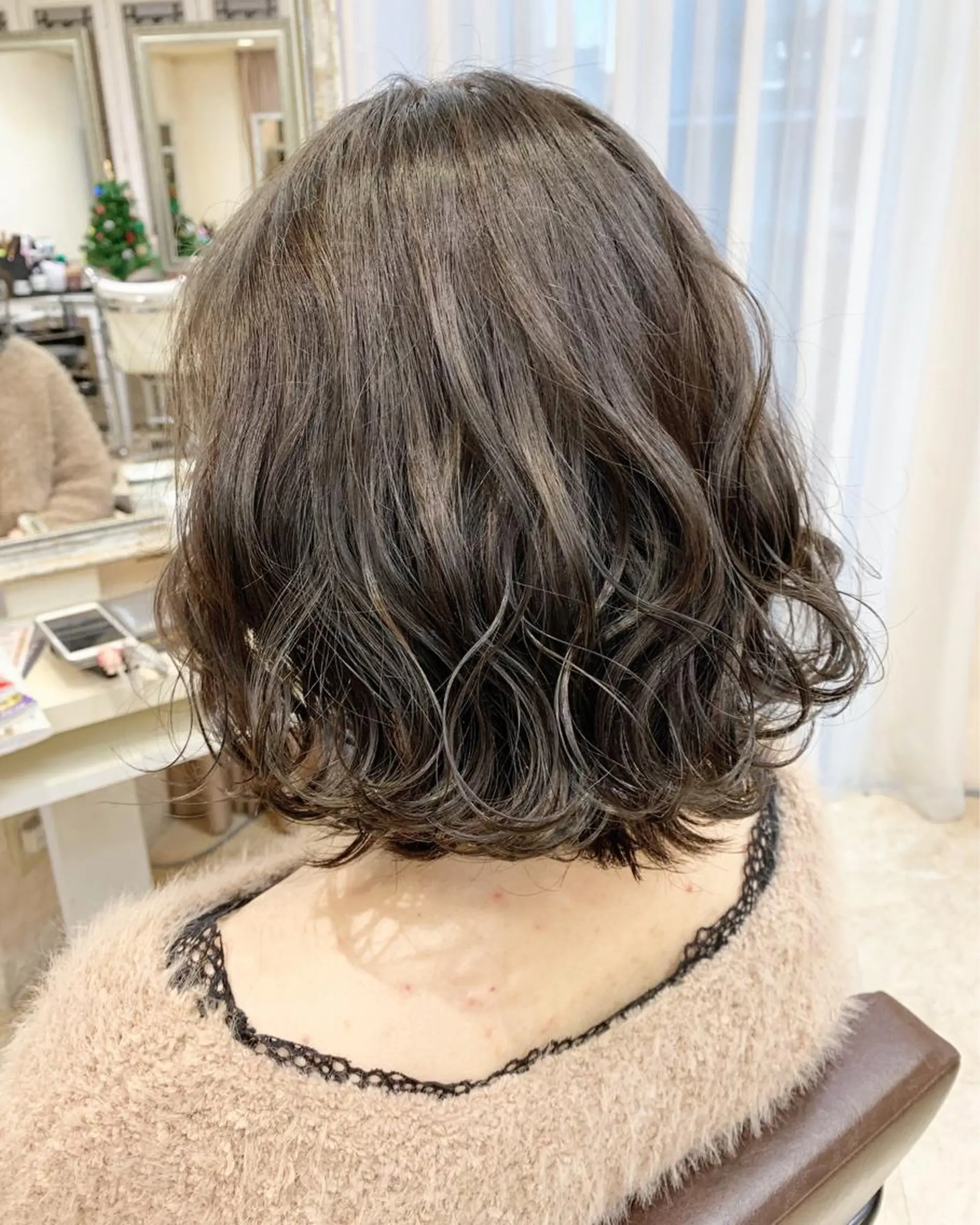 ミディアム カラー パーマ ヘアアレンジ メンズ キッズ ネイル マツエク・マツパ 結婚式・ブライダル ミディアムパーマ メンズバレイヤージュ センターパート メンズハイライト 角床直哉 カラーカットNO 1のヘアスタイル