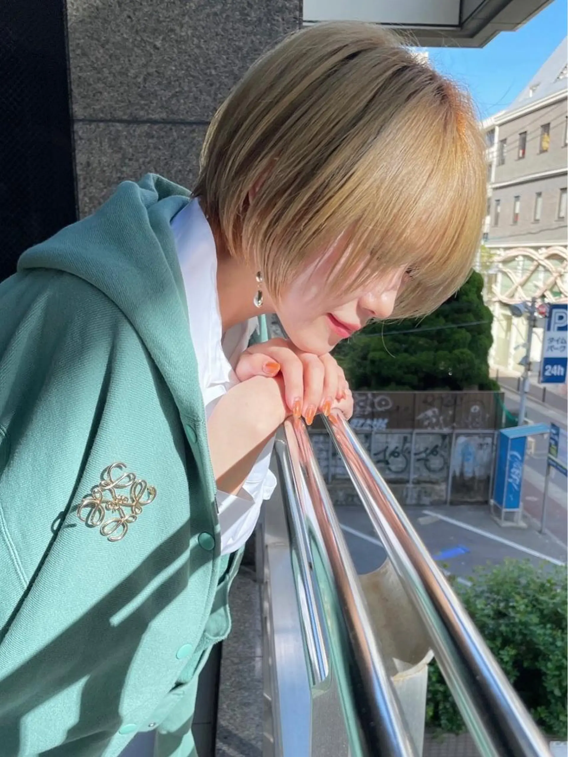 ショート カラー ヘアカラー トリートメント 💛ブリーチ&カット LEON🩶のヘアスタイル