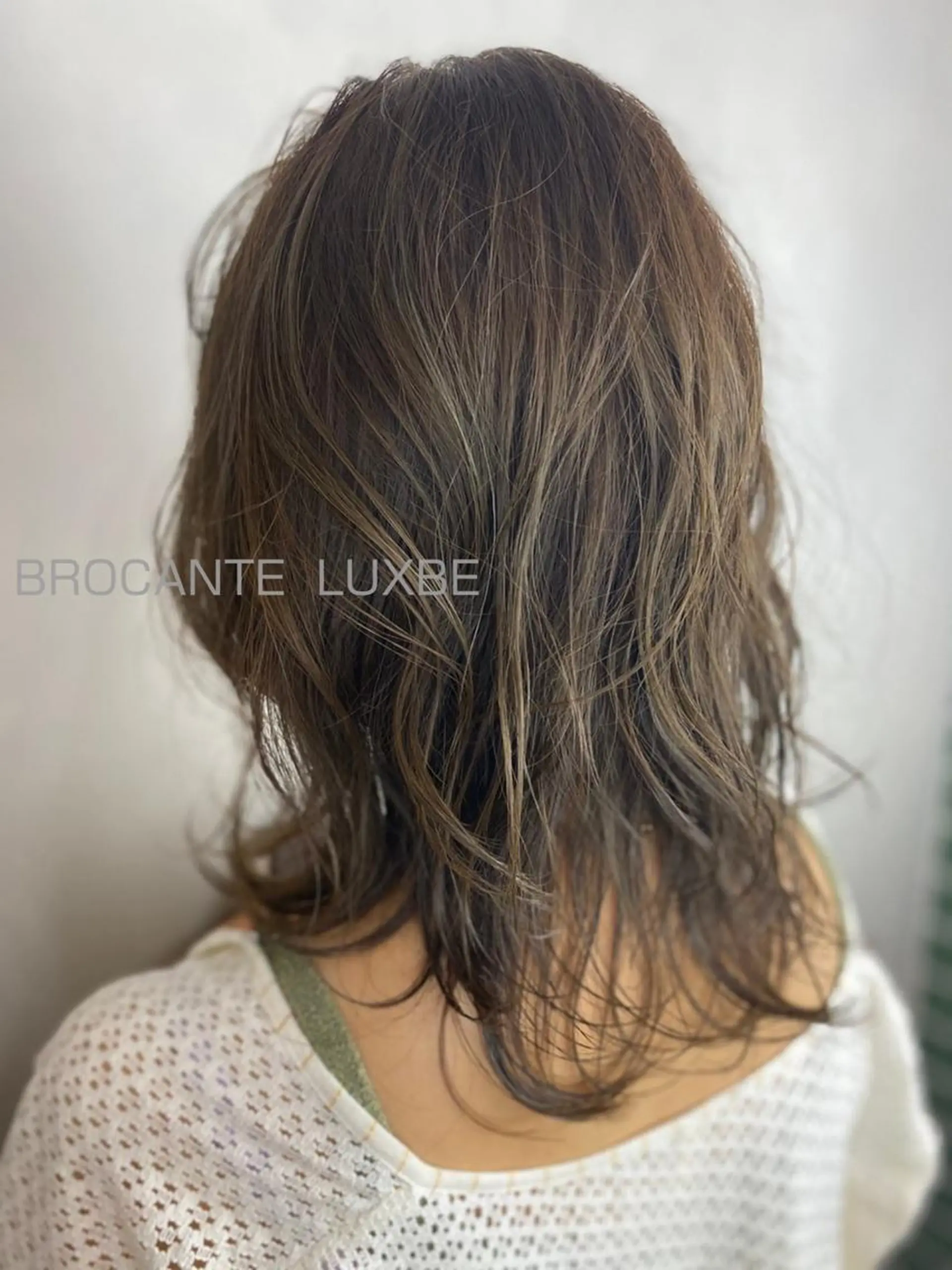 セミロング カラー アッシュ ベージュカラー レイヤーカット カット ヘアカラー トリートメント BROCANTE✂︎ karasawa.nのヘアスタイル