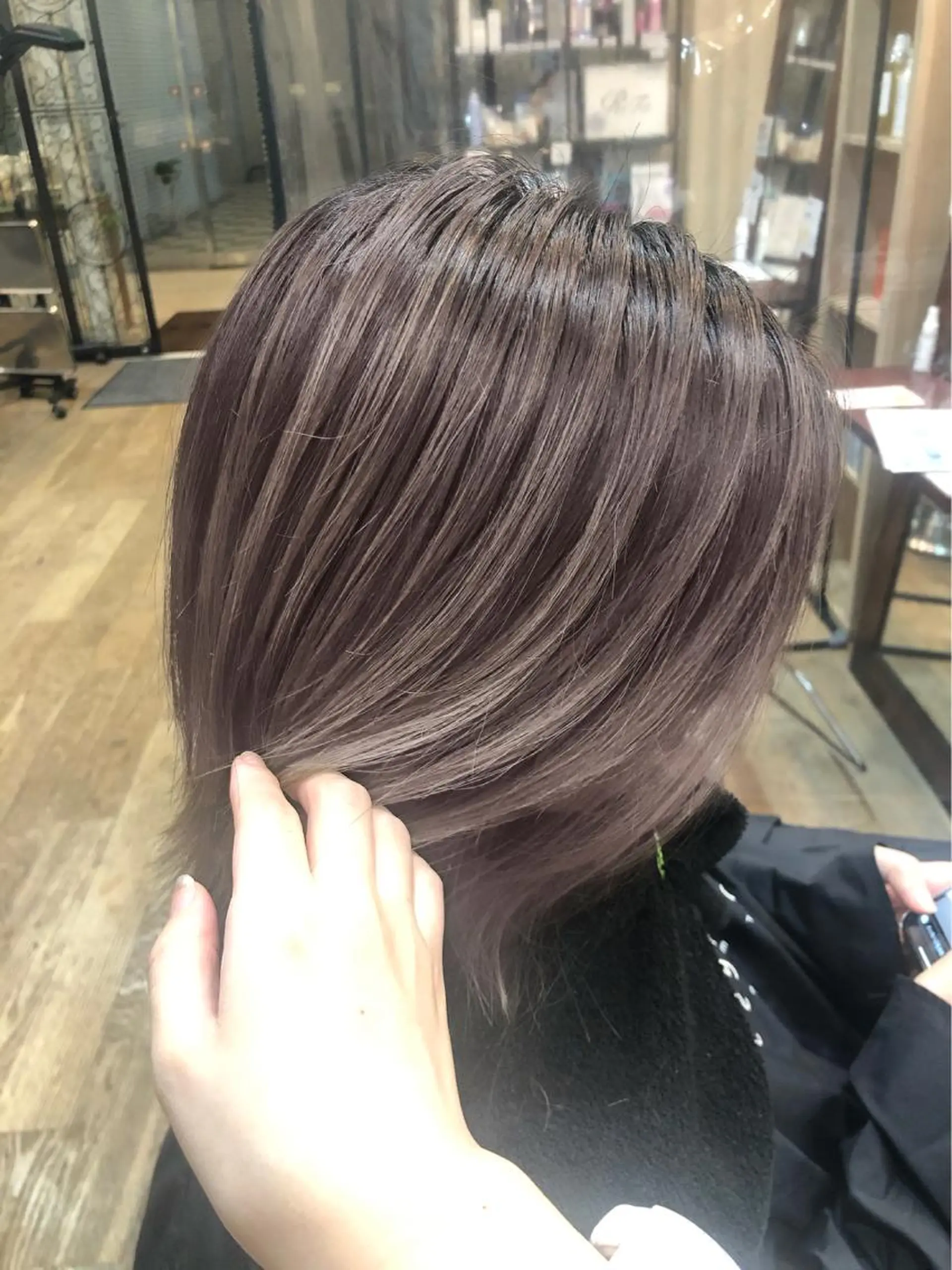 ショート カラー アッシュ バレイヤージュ ハイライトカラー ラベンダーカラー ピンクカラー 中東 真子のヘアスタイル