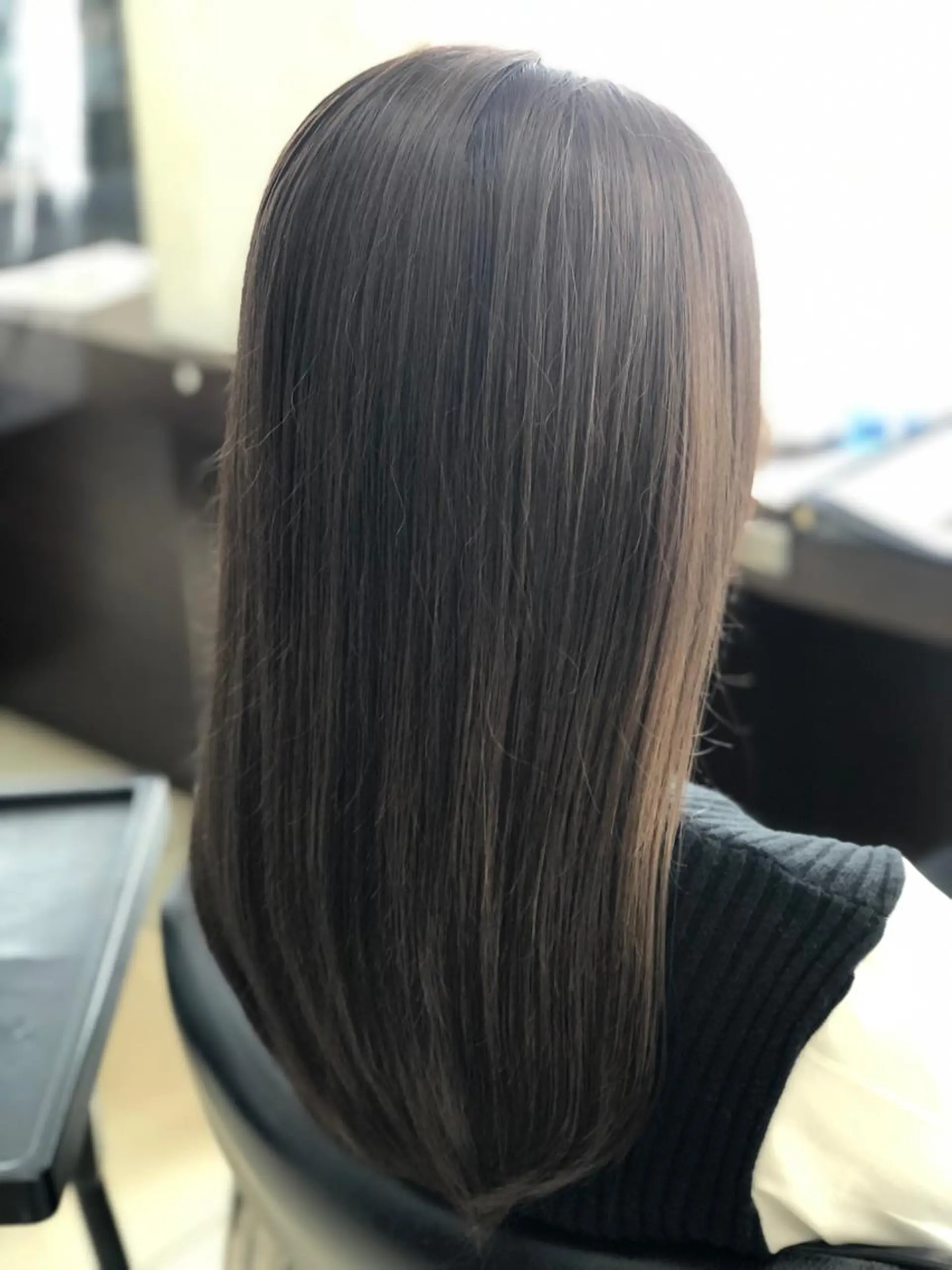 セミロング カラー アッシュ アッシュグレー アッシュグレージュ グレージュ 嶌田 沙紀のヘアスタイル