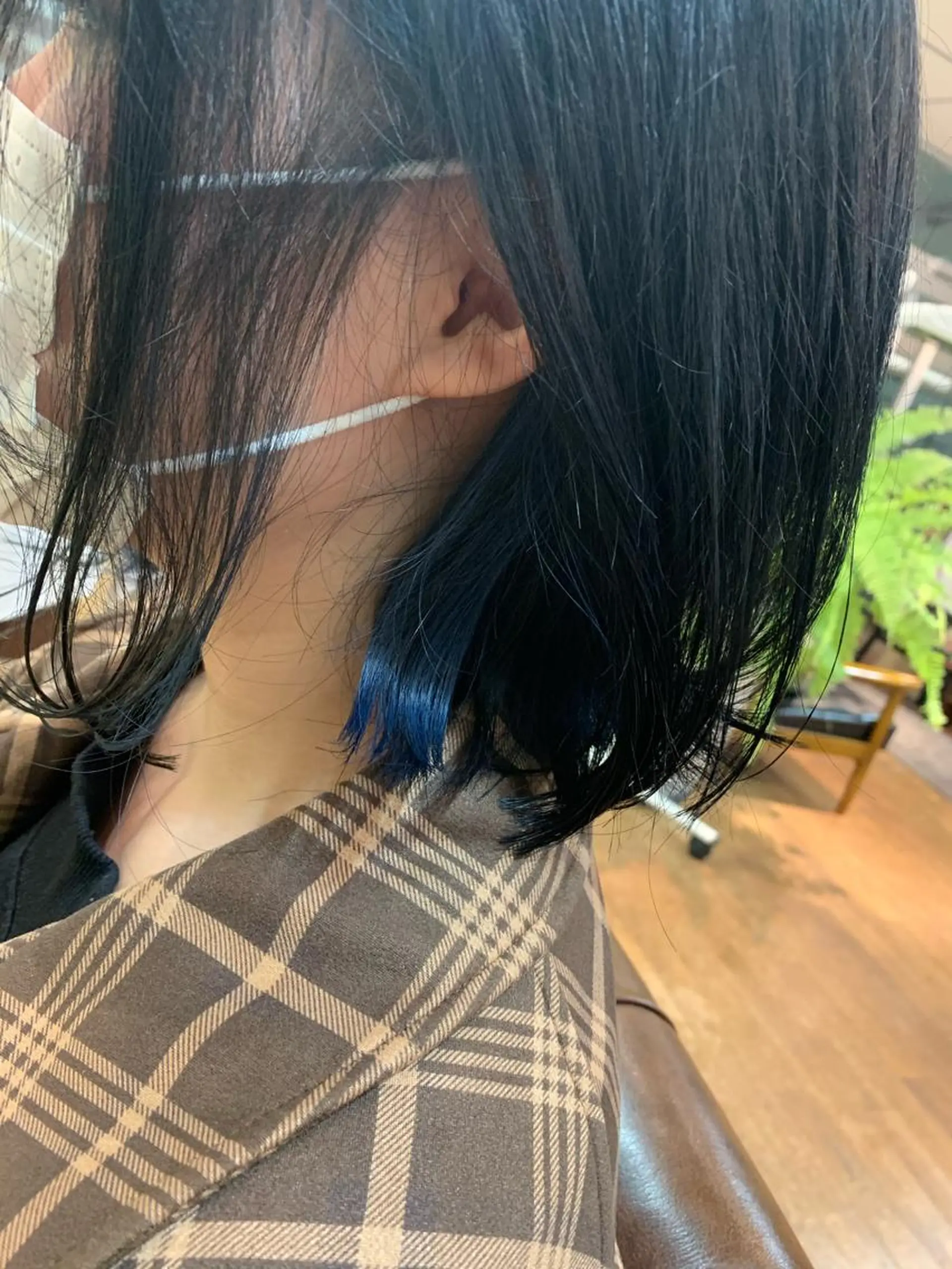 ミディアム カラー ブルーカラー インナーカラー Lotus hair design所属・カット特化美容師 齋藤桐のヘアスタイル