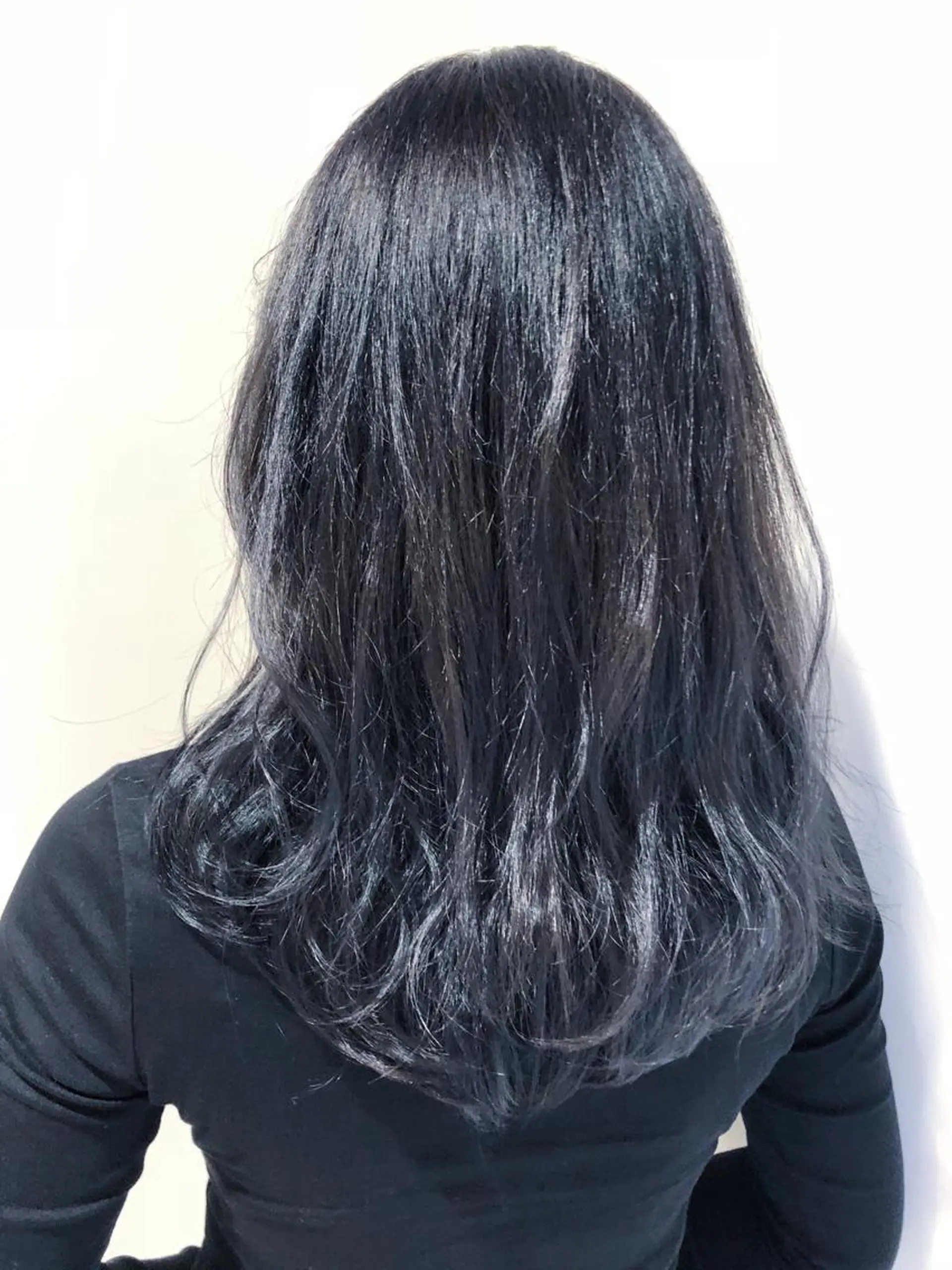 セミロング カラー 黒髪 ブルーカラー ブルーブラック 眉毛/まつげ 山川　あやめの眉毛・アイブロウイメージ