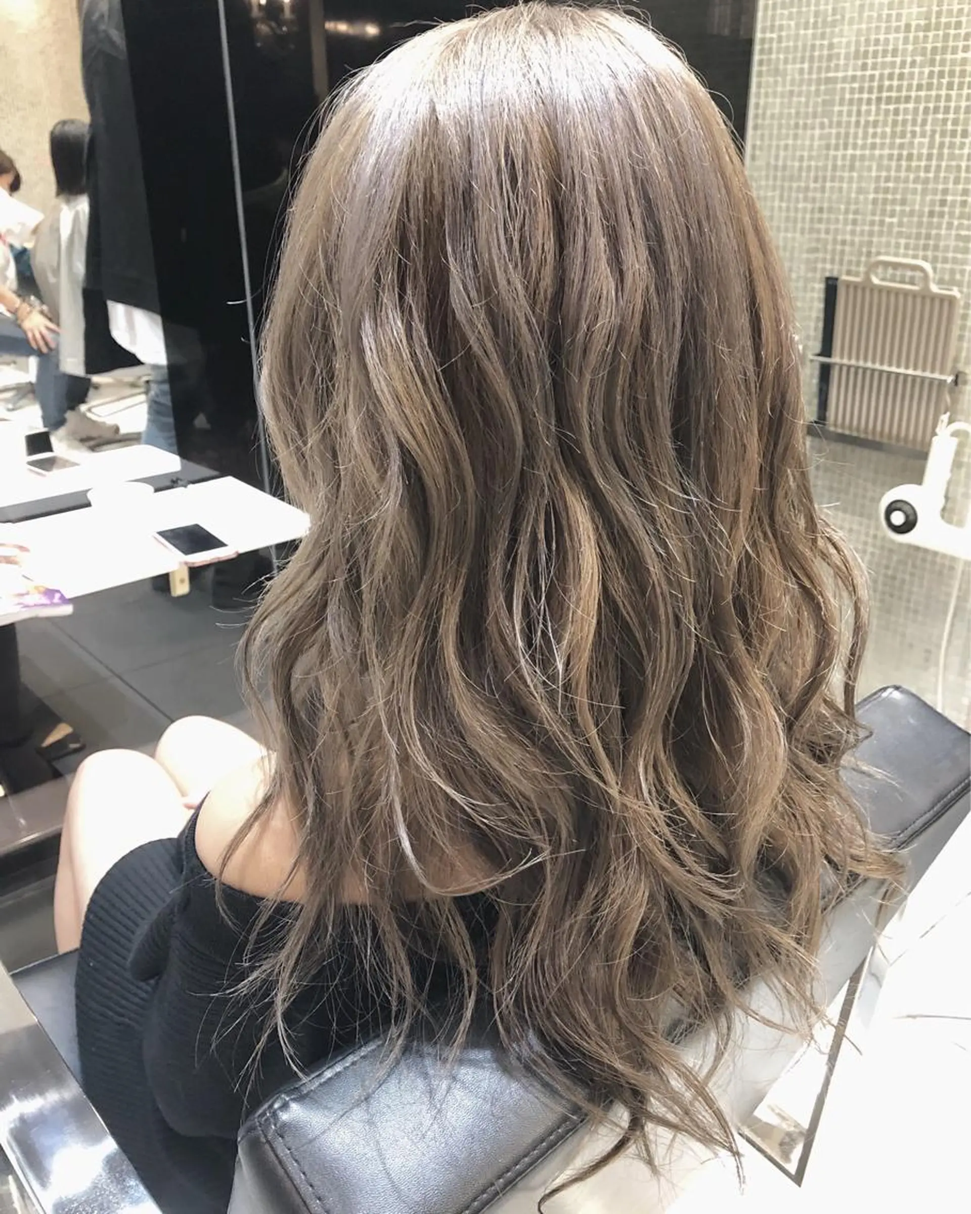 ロング カラー ベージュカラー ミルクティーベージュ 女性リピ90%🍨 🩷佐藤みずきのヘアスタイル