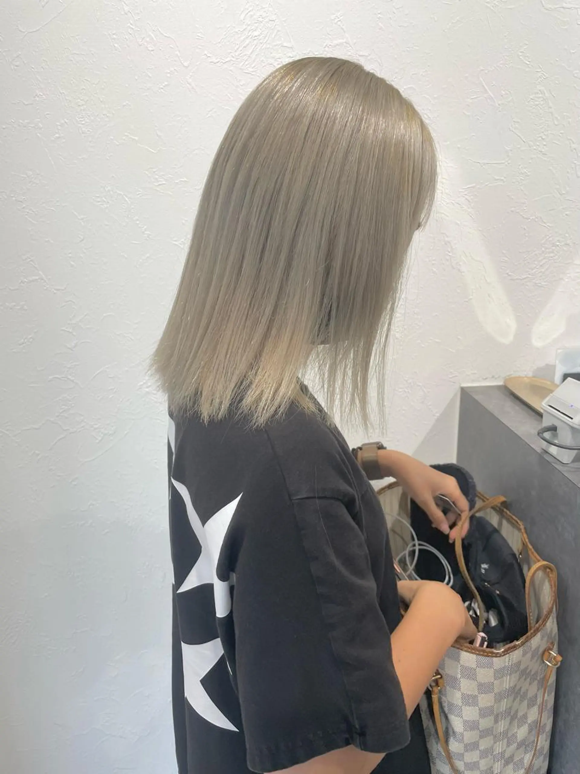 ミディアム カラー ベージュカラー ホワイトベージュ ヘアカラー 2nd所属・🤍2nd🤍田所 美希のヘアスタイル