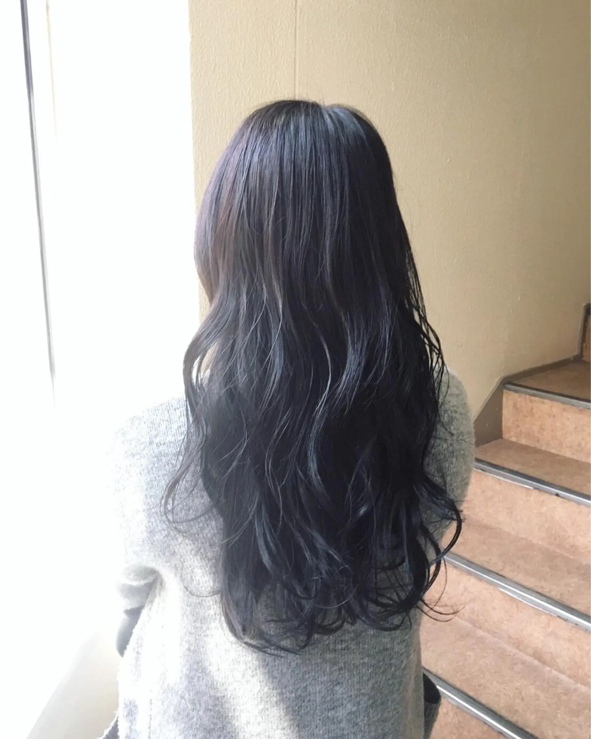 ロング カラー パーマ ヘアアレンジ 黒髪 ブルーカラー ブルーブラック youres hair 新宿3丁目店所属・新宿.代表.透け髪 TAKAケアブリーチのヘアスタイル