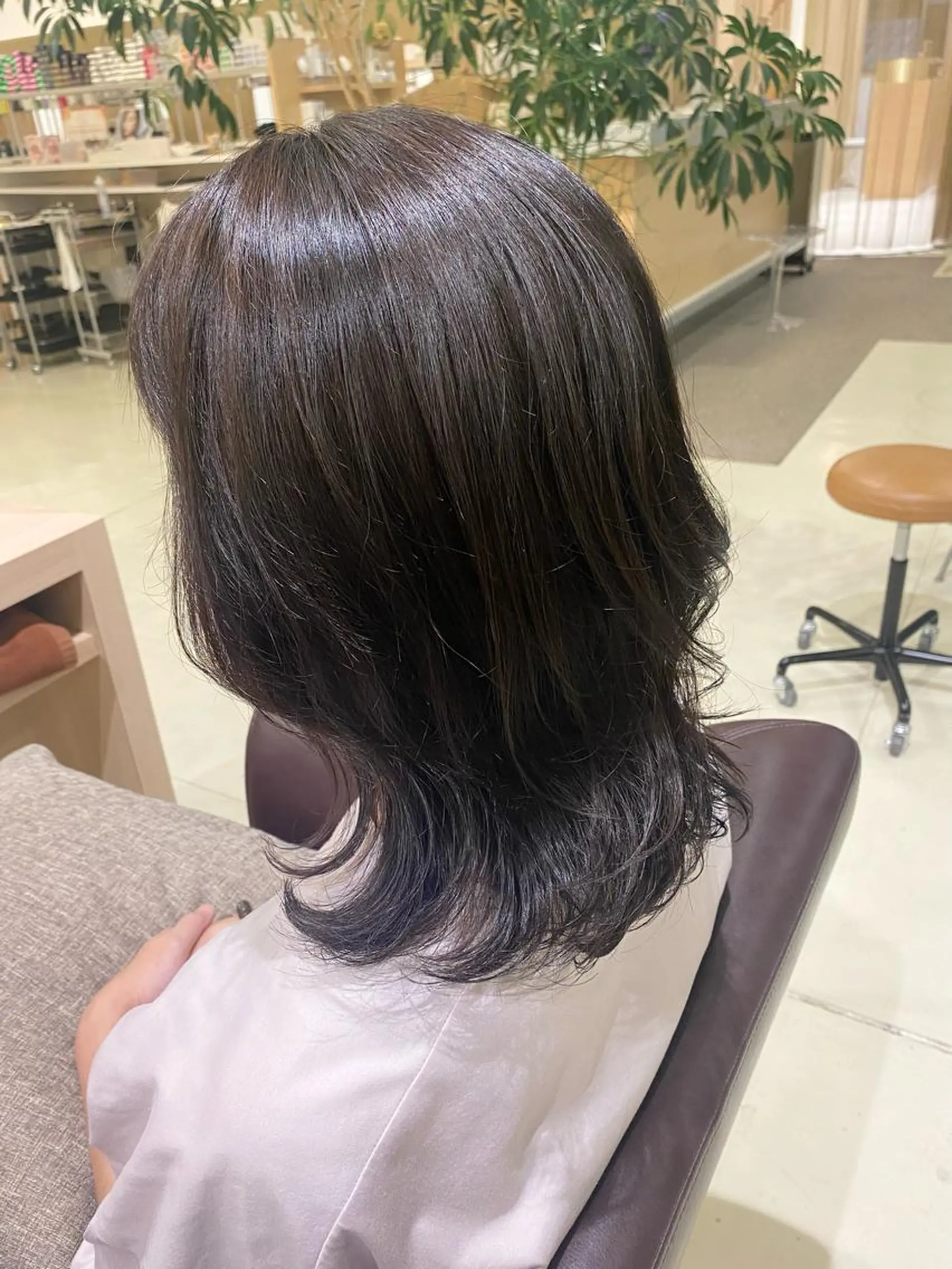 ミディアム カラー オリーブカラー くびれヘア レイヤーカット カット ヘアカラー みやび🫧髪質改善 🫧透明感カラー🫧のヘアスタイル