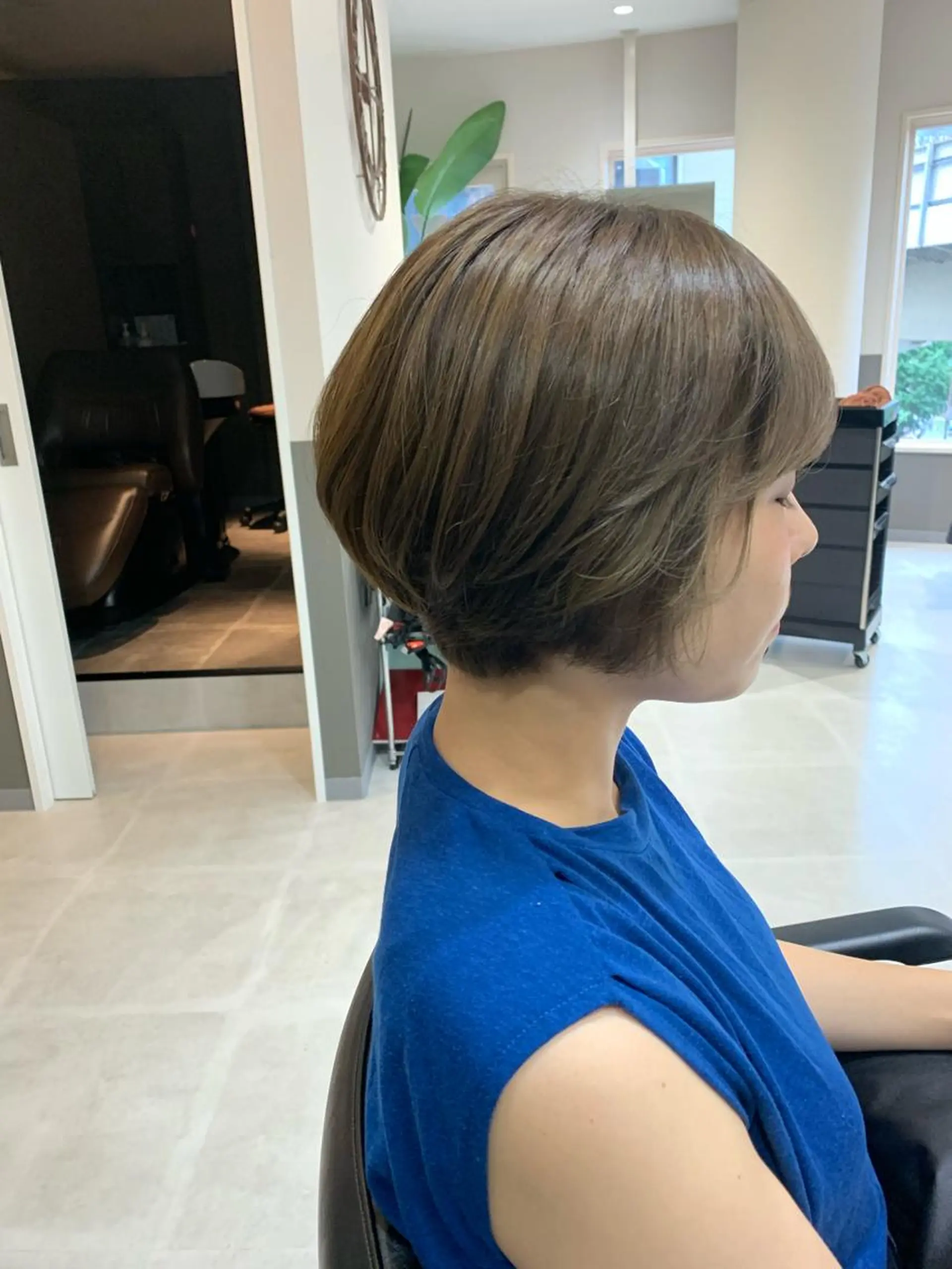 ショート カラー Eleanor 立川北口のヘアスタイル