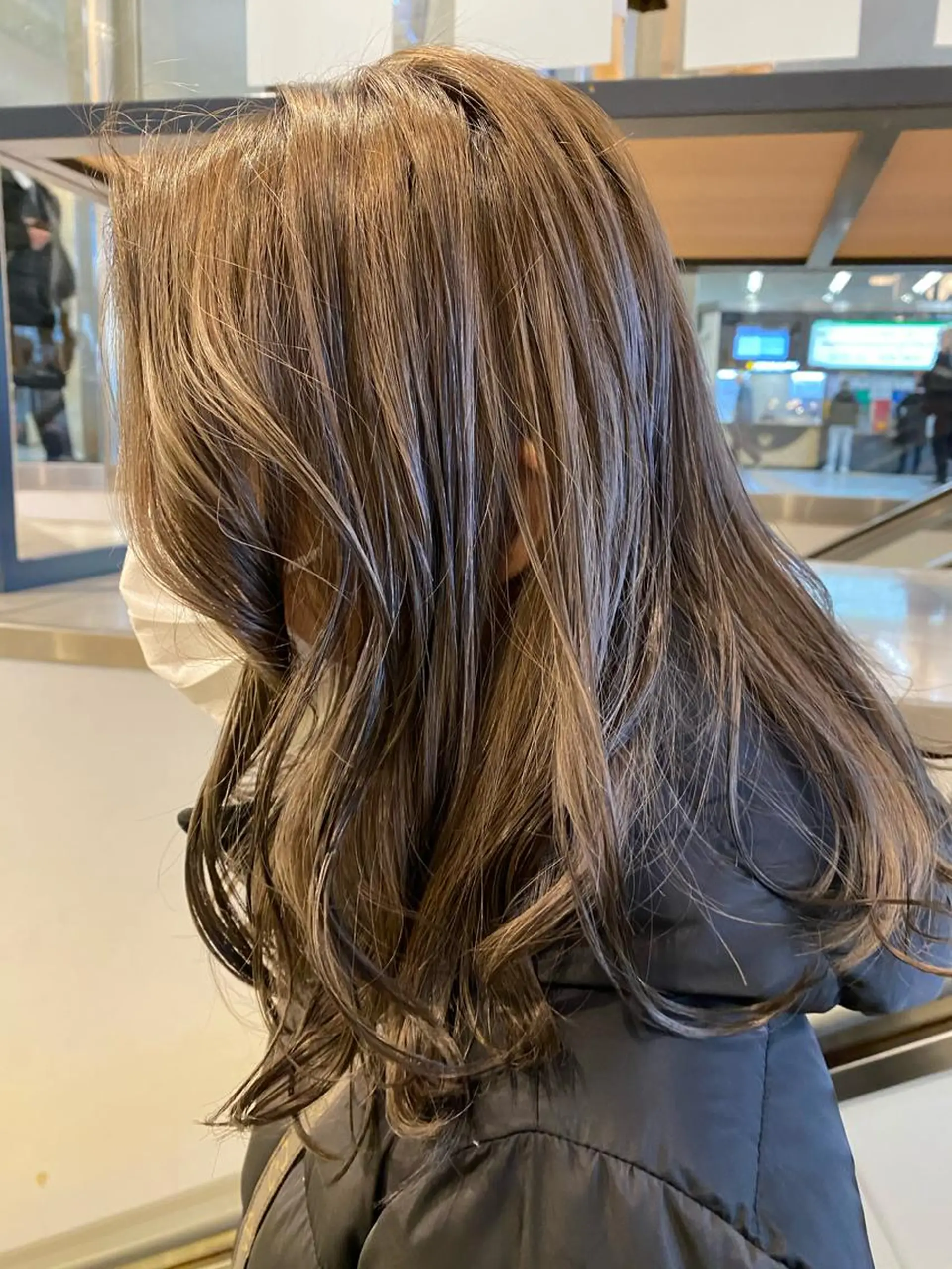 セミロング カラー TRUCK トラックのヘアスタイル