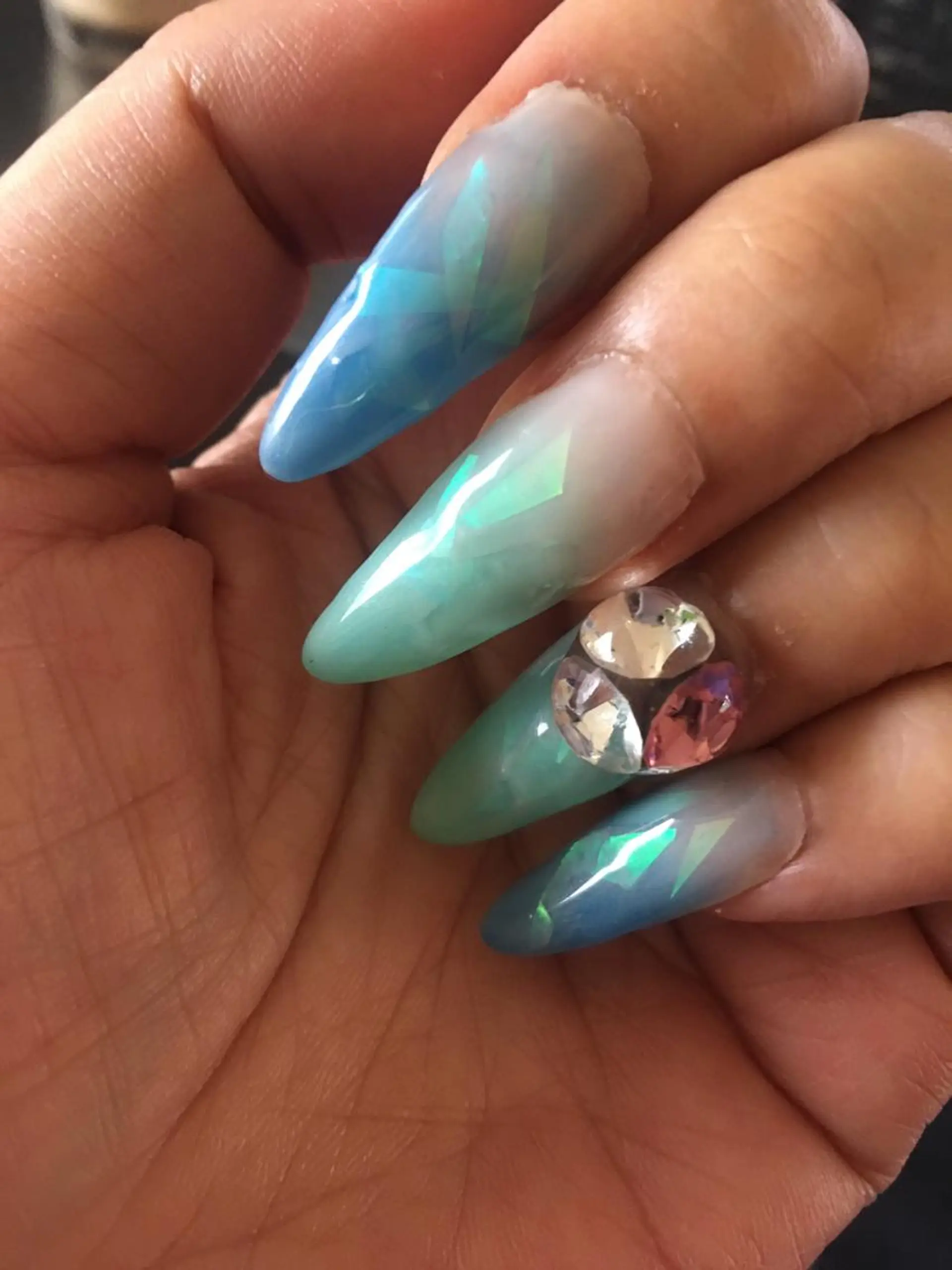 ロング カラー パーマ ヘアアレンジ メンズ キッズ ネイル マツエク・マツパ 付け放題 フットネイル ジェルネイル 持ち込み スカルプネイル NAILSGOGO shibuyaのネイルデザイン