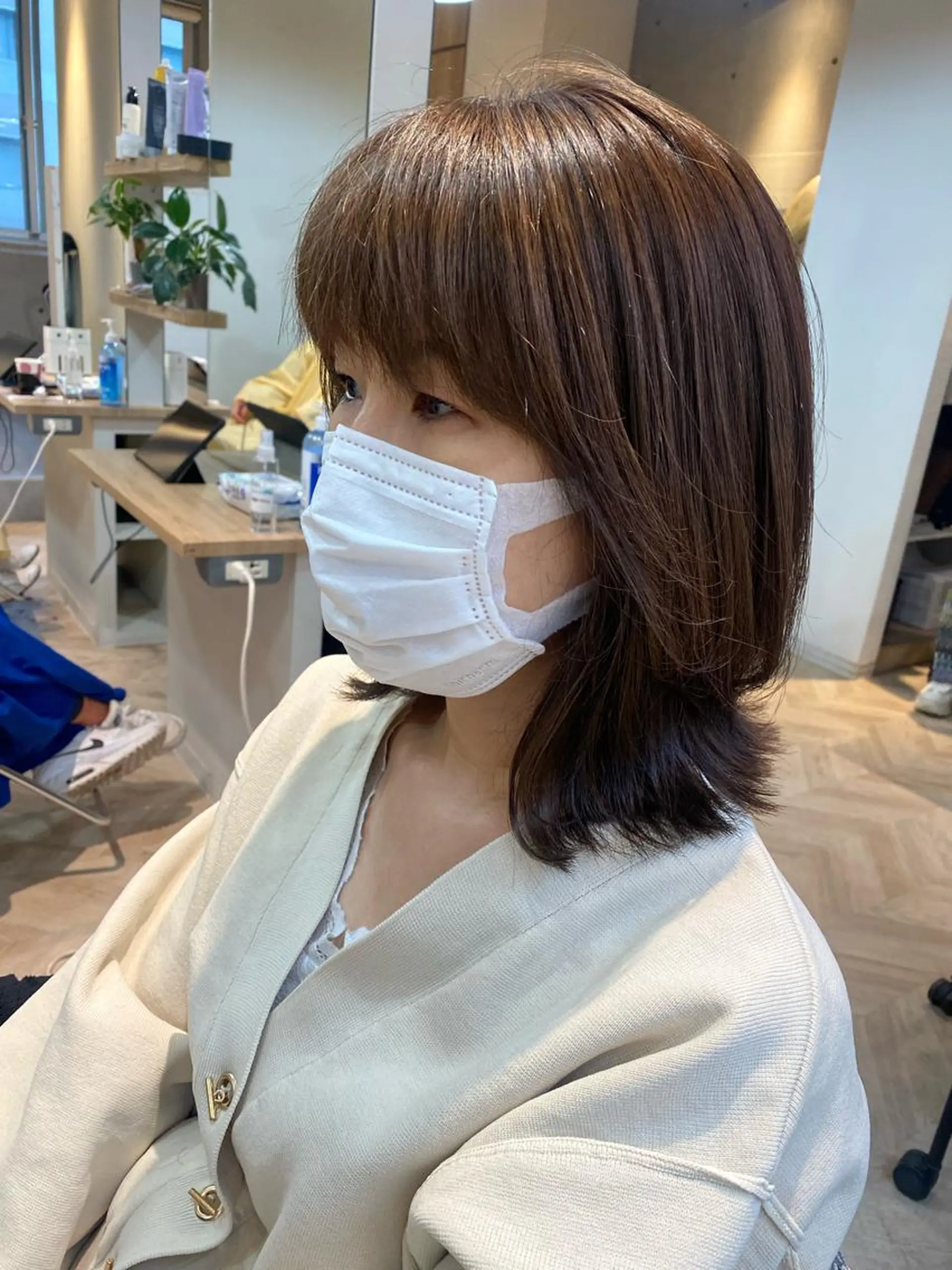 ミディアム 顔まわりレイヤー レイヤーカット 外ハネヘア 西山 恵太郎のヘアスタイル