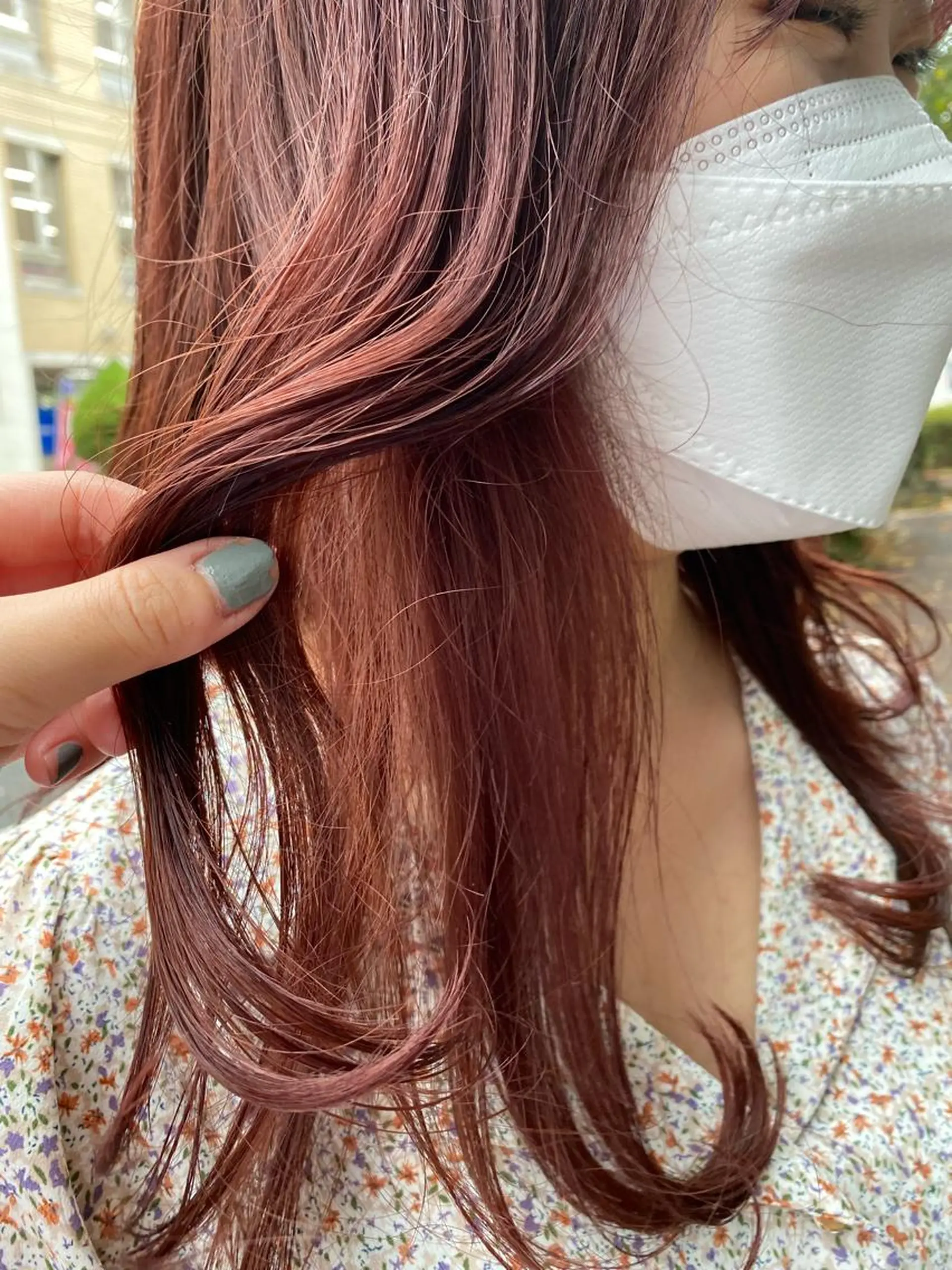 ロング カラー 塩澤 榛奈のヘアスタイル