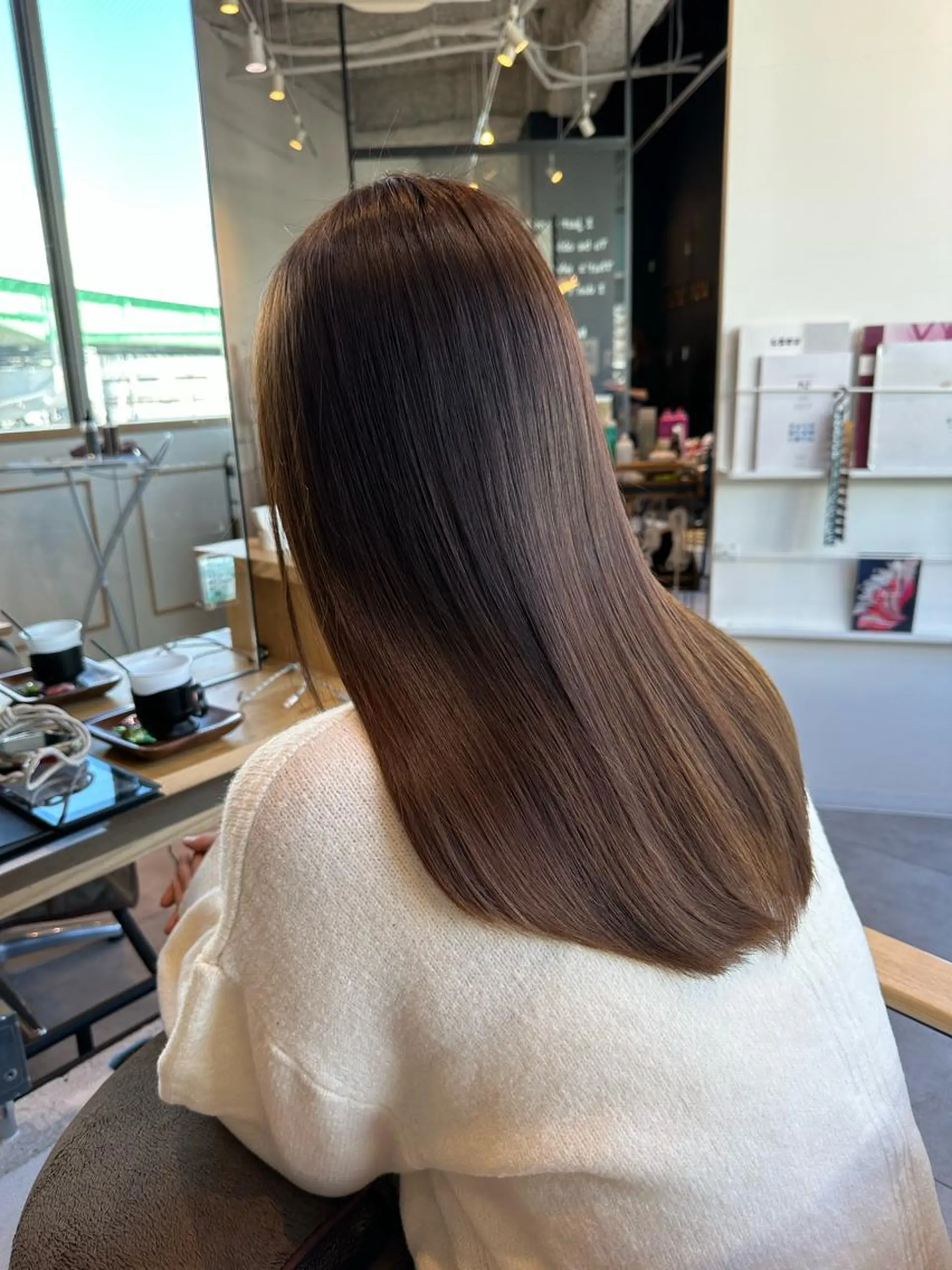 ミディアム カラー トリートメント 大阪ウルフカット ハッシュカットのヘアスタイル
