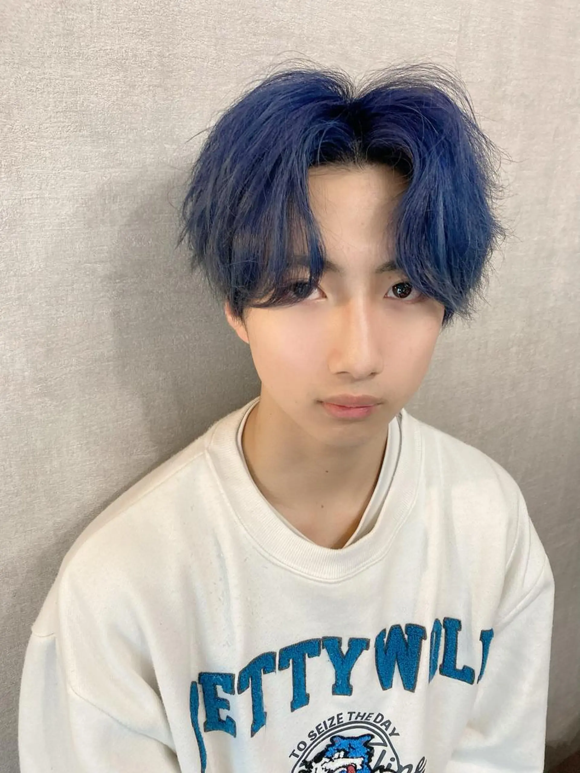 ミディアム メンズ センターパート メンズハイトーン 外ハネヘア ヘアカラー AUTHENTIC private mens hair salon所属・完全個室マンツーマン メンズサロン草野貴樹のヘアスタイル